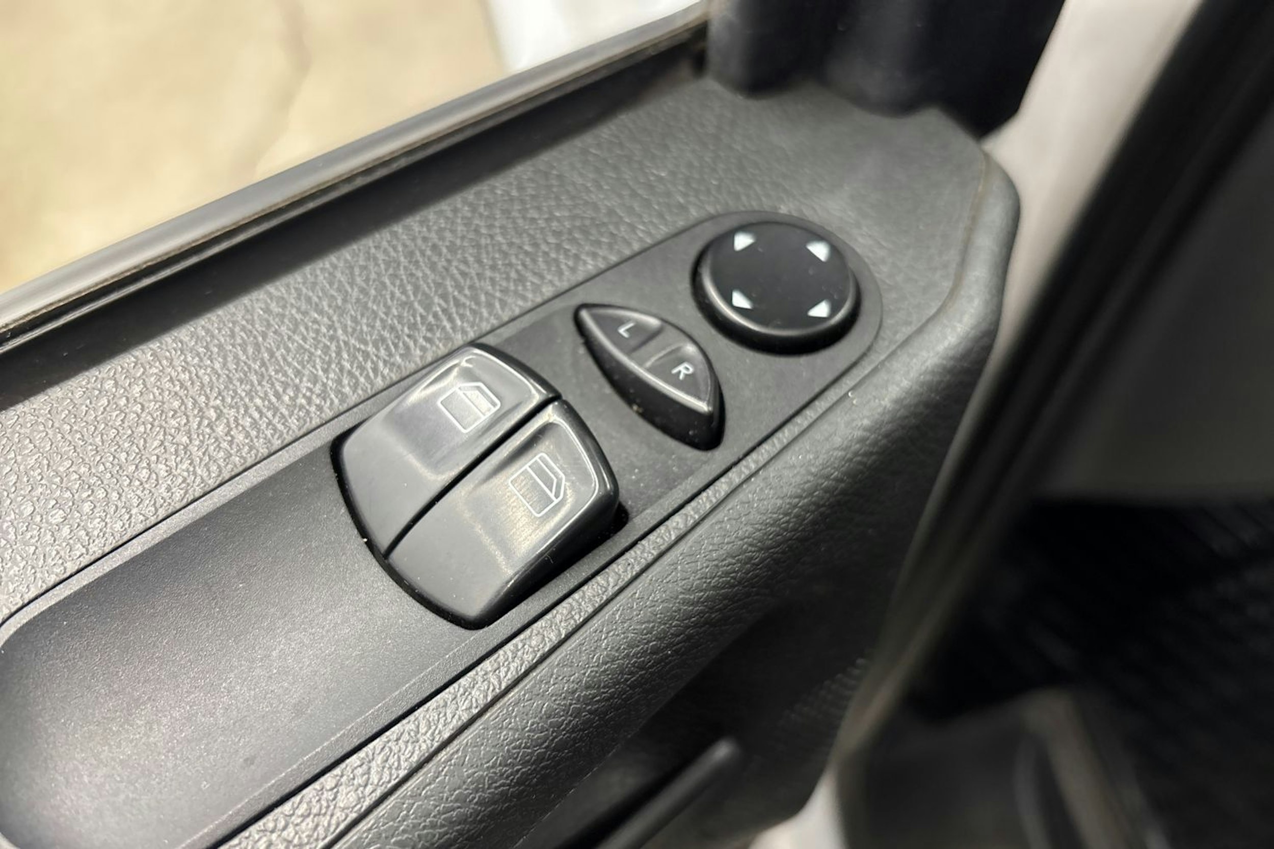 Valkoinen Mercedes-Benz Vito 2012 kuva 11.