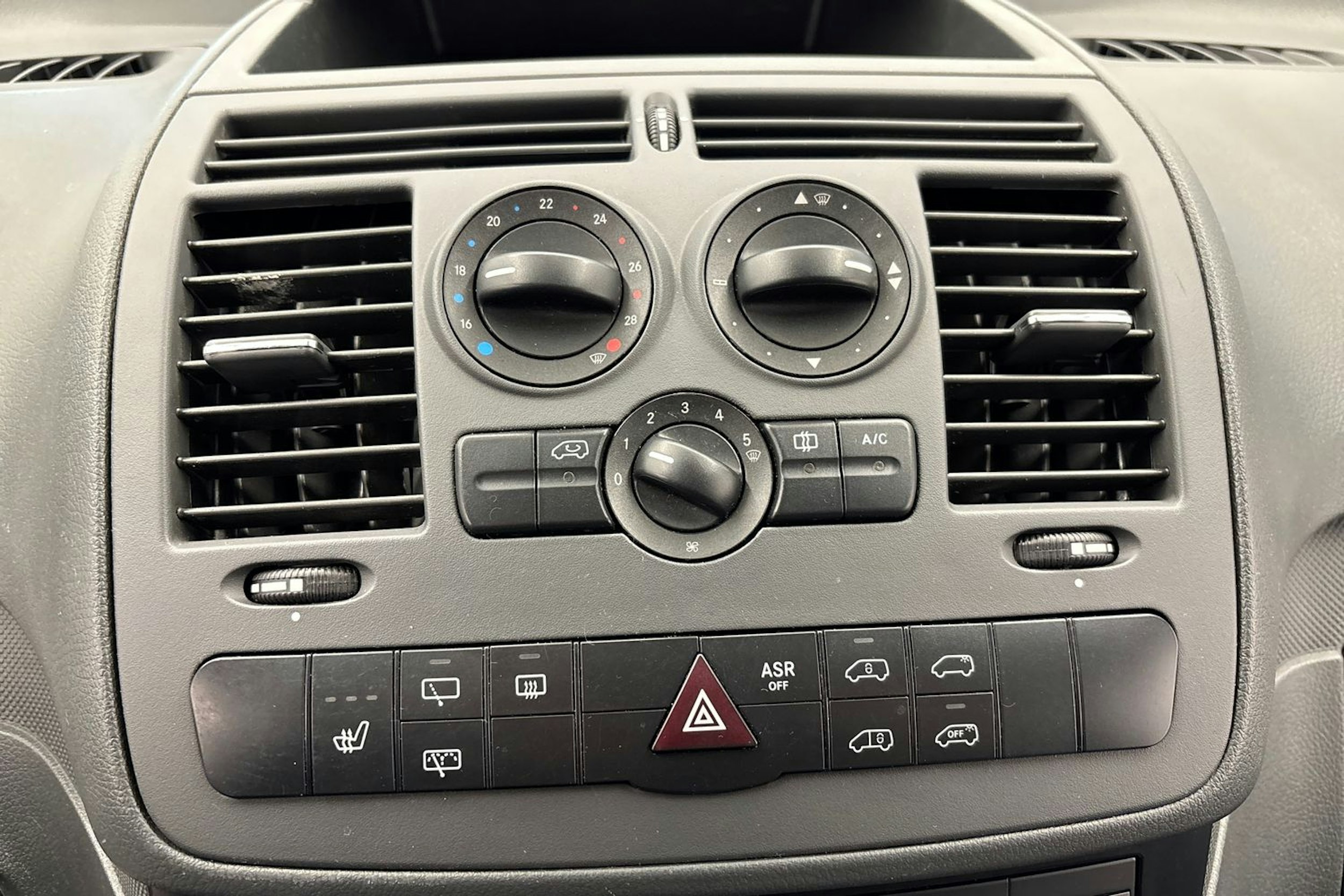 Valkoinen Mercedes-Benz Vito 2012 kuva 15.