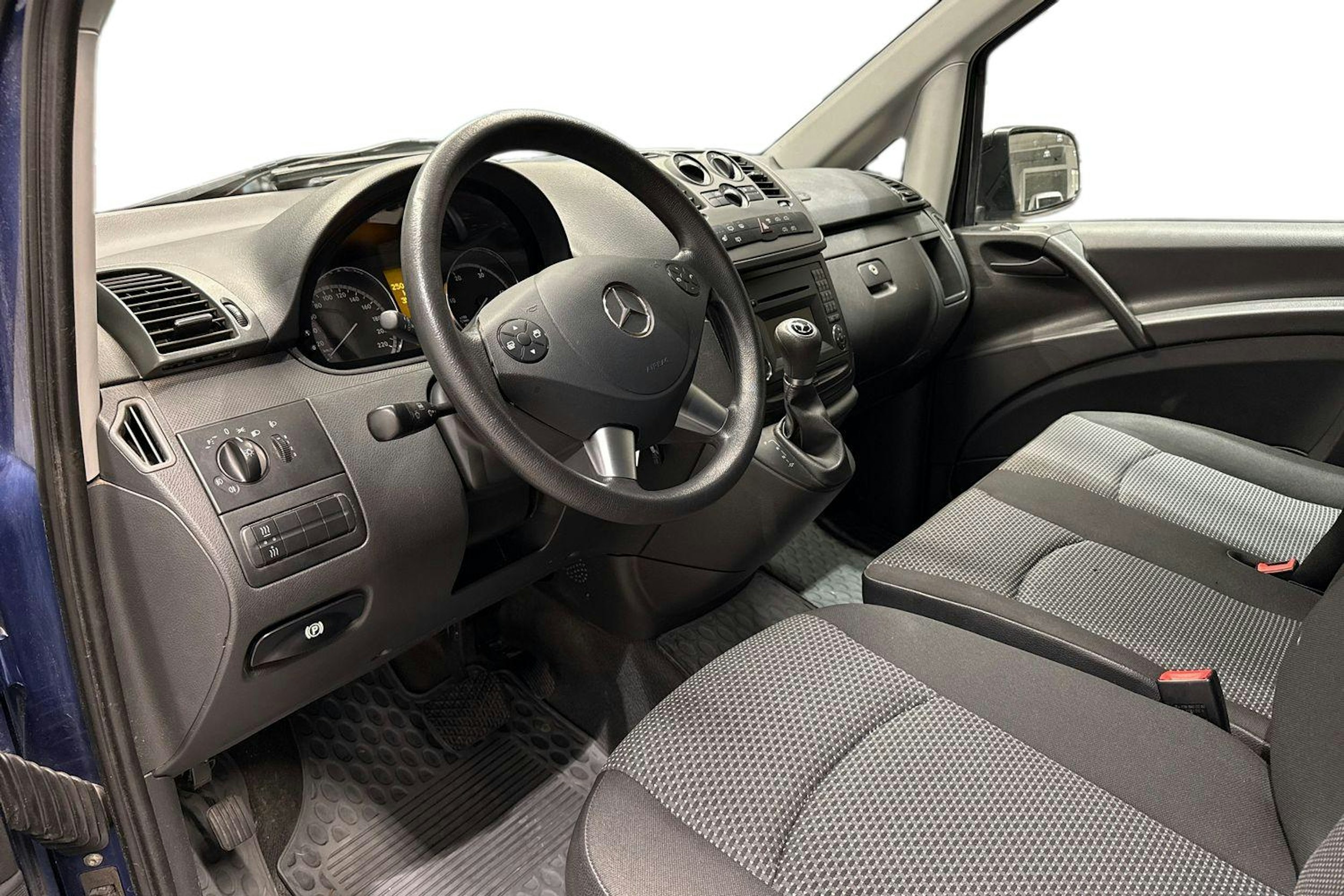 sininen Mercedes-Benz Vito 2013 kuva 7.
