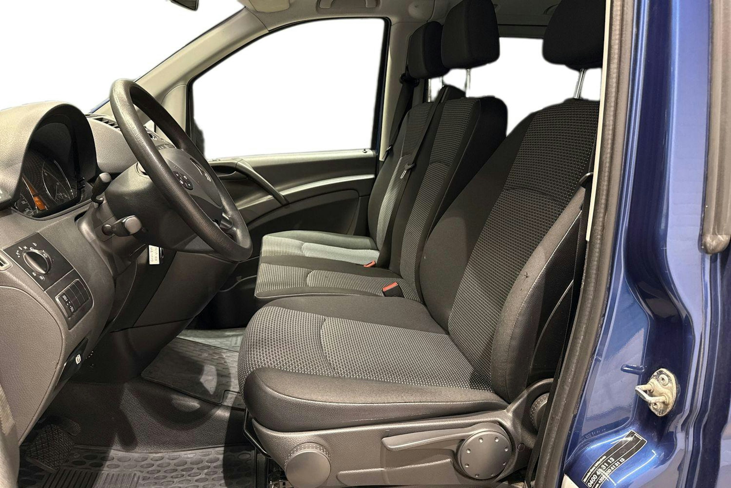 sininen Mercedes-Benz Vito 2013 kuva 10.
