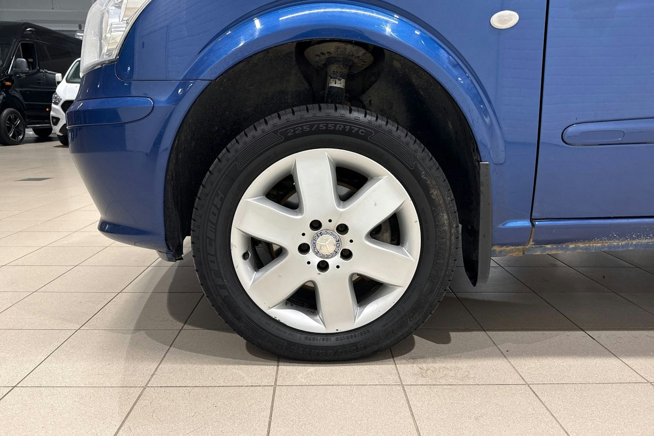 sininen Mercedes-Benz Vito 2013 kuva 11.