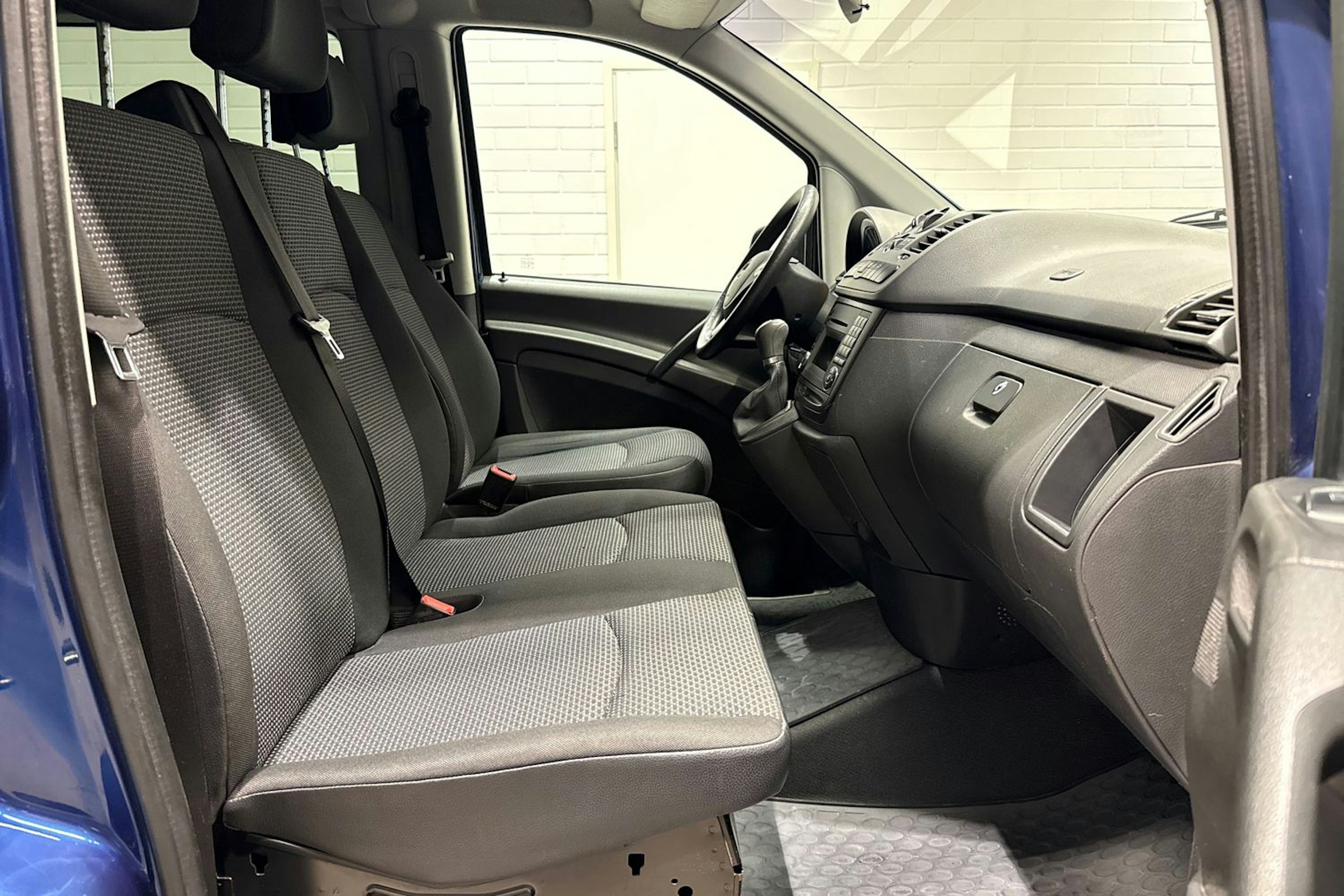 sininen Mercedes-Benz Vito 2013 kuva 13.