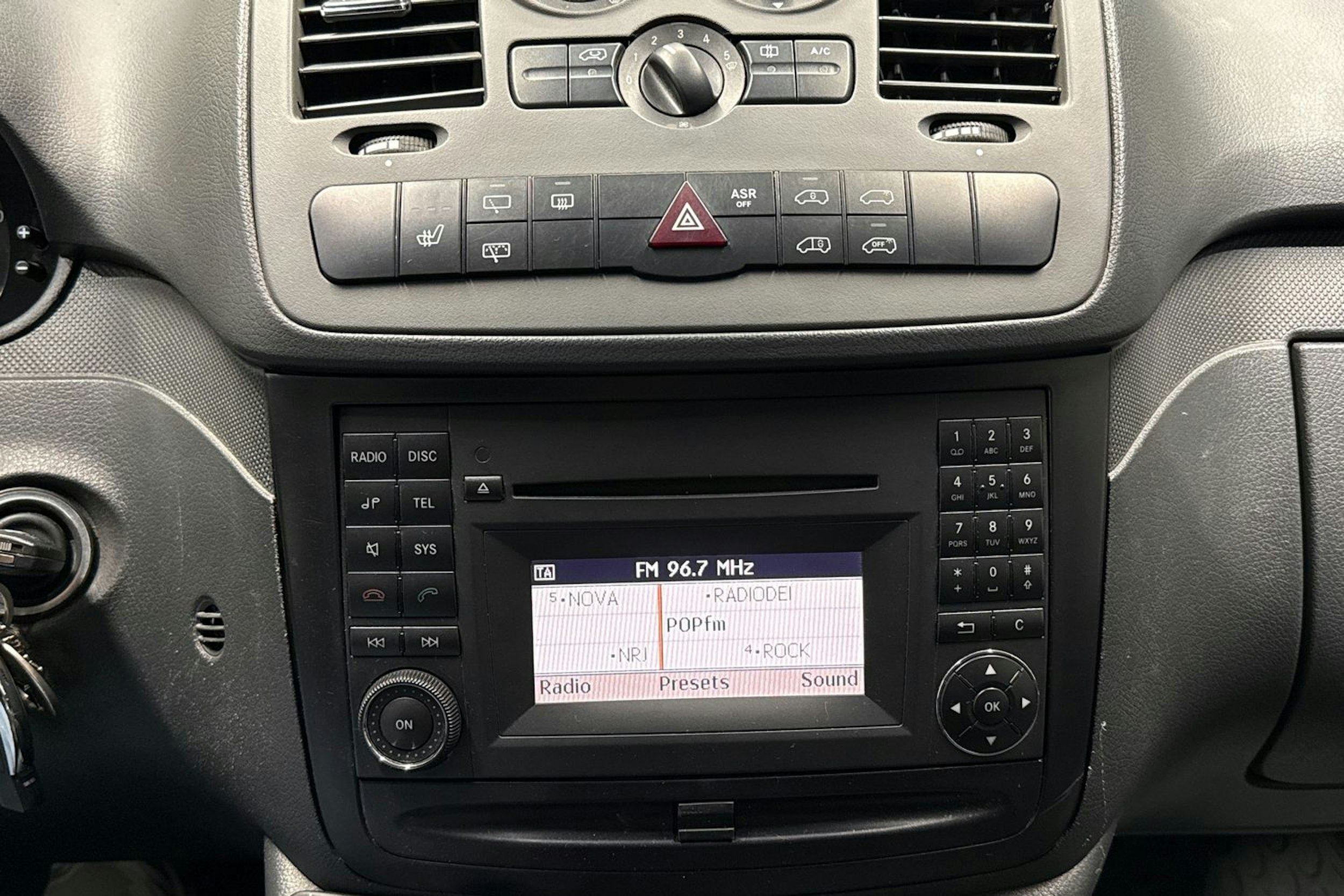 sininen Mercedes-Benz Vito 2013 kuva 19.