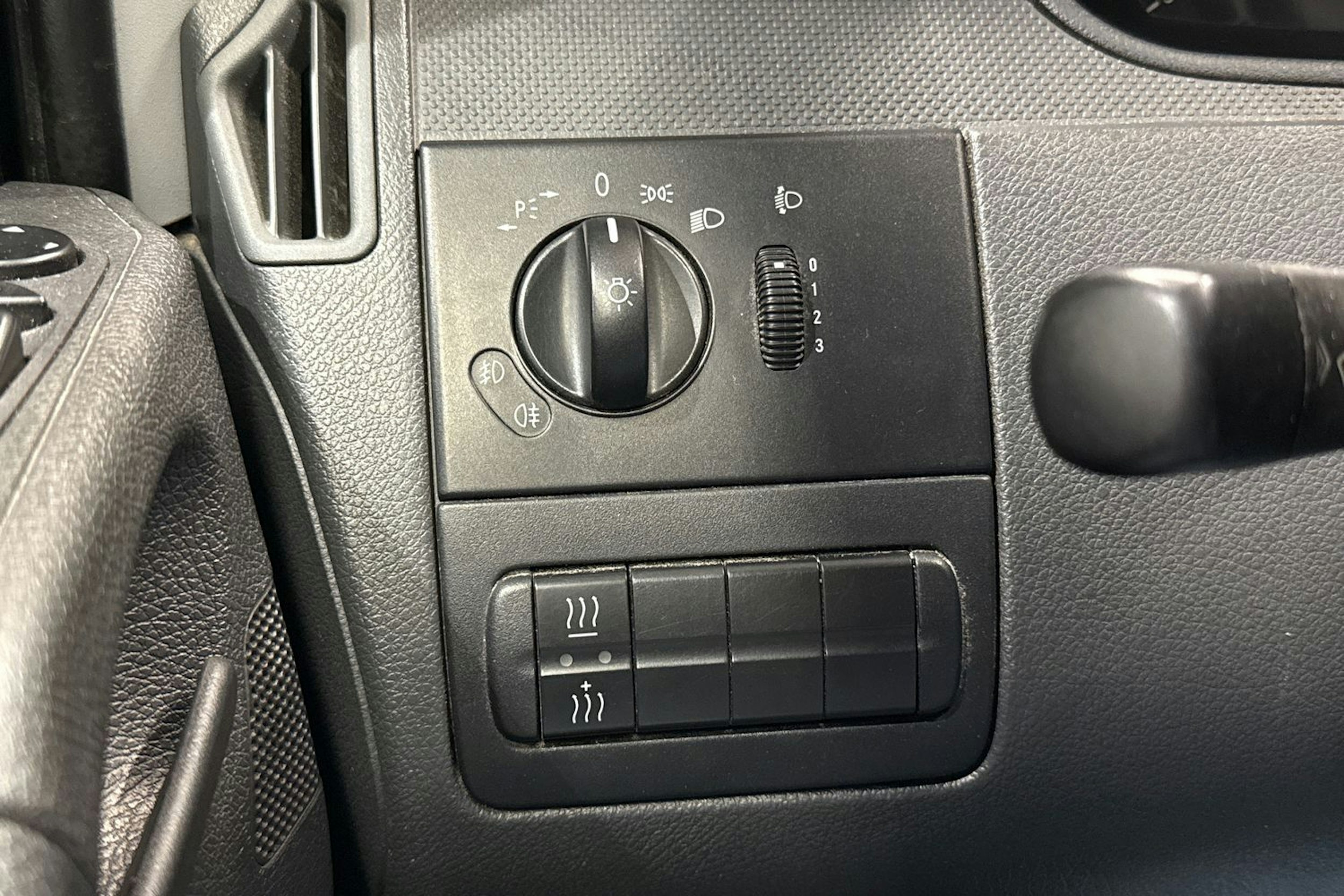 sininen Mercedes-Benz Vito 2013 kuva 21.