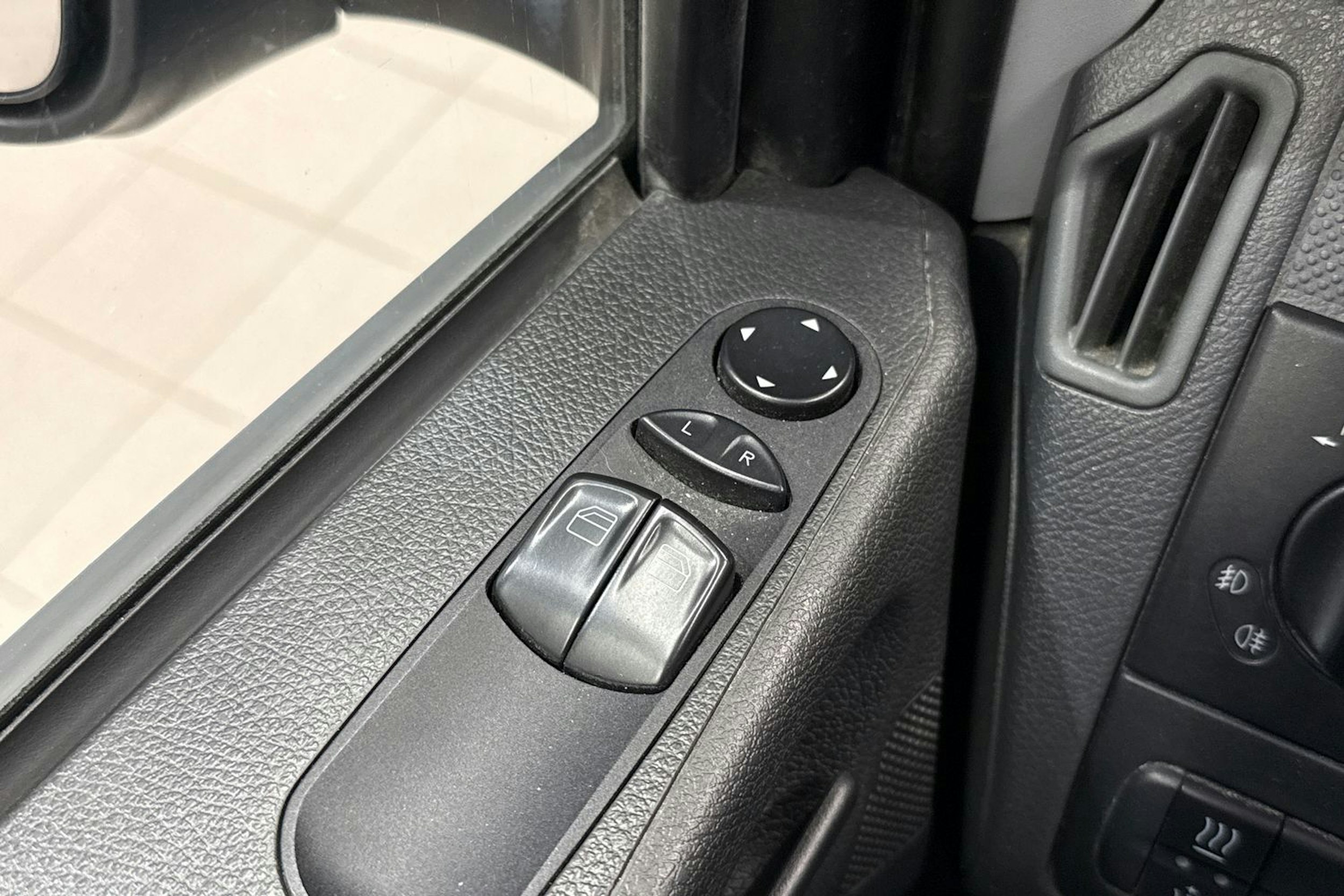 sininen Mercedes-Benz Vito 2013 kuva 22.