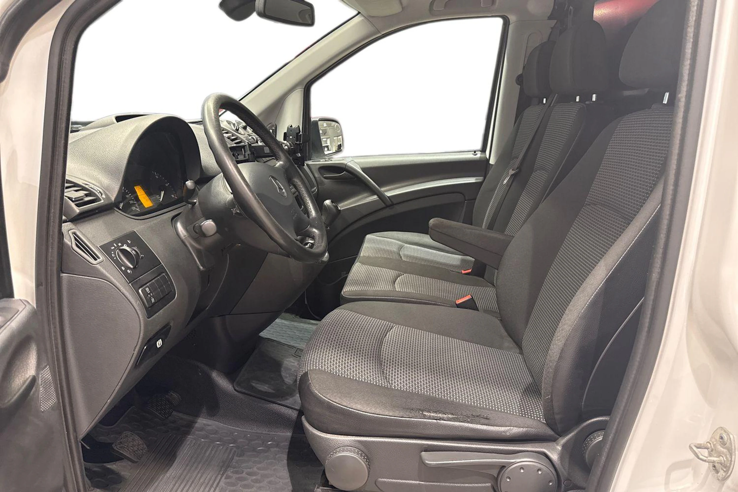 Valkoinen Mercedes-Benz VITO 2013 kuva 9.