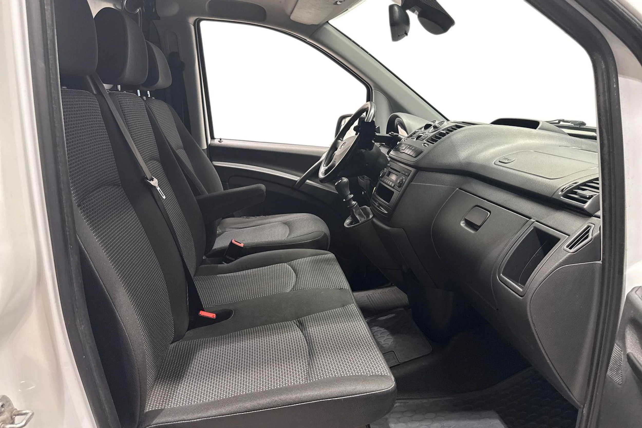 Valkoinen Mercedes-Benz VITO 2013 kuva 11.