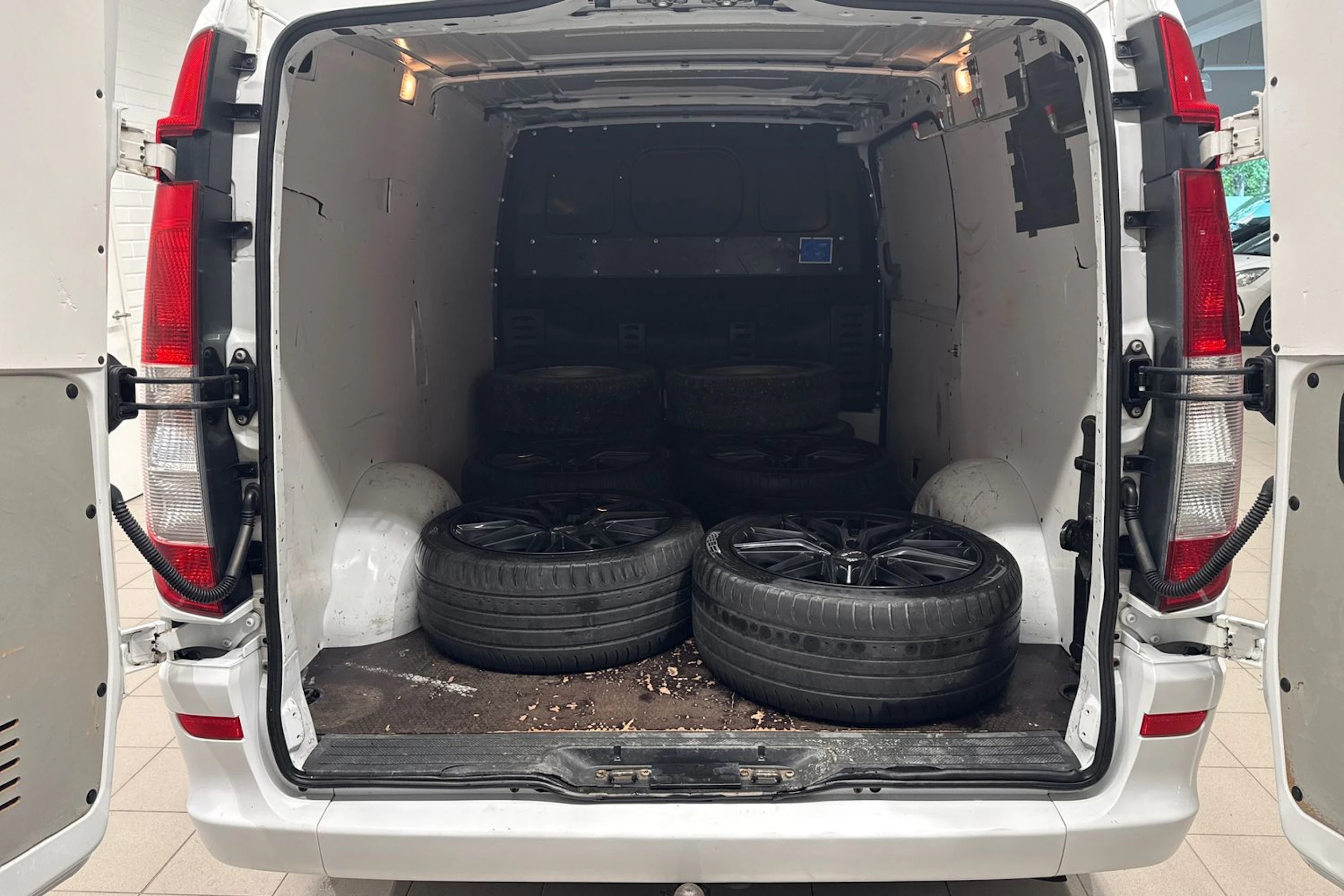 Valkoinen Mercedes-Benz VITO 2013 kuva 16.