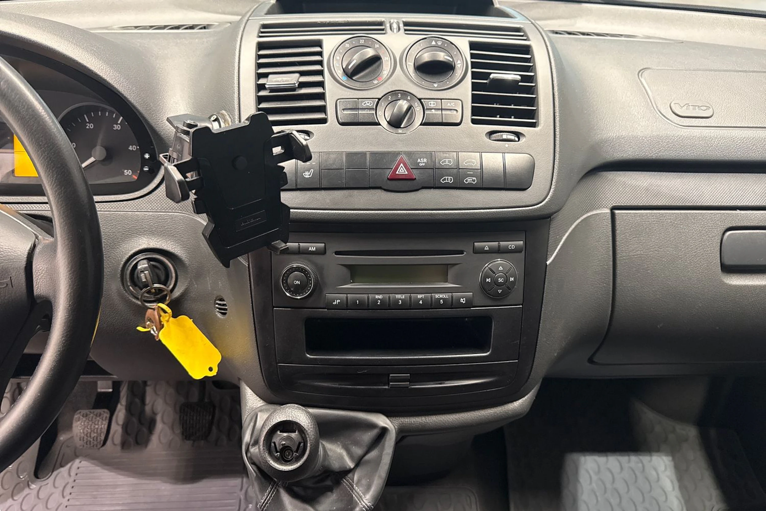 Valkoinen Mercedes-Benz VITO 2013 kuva 20.
