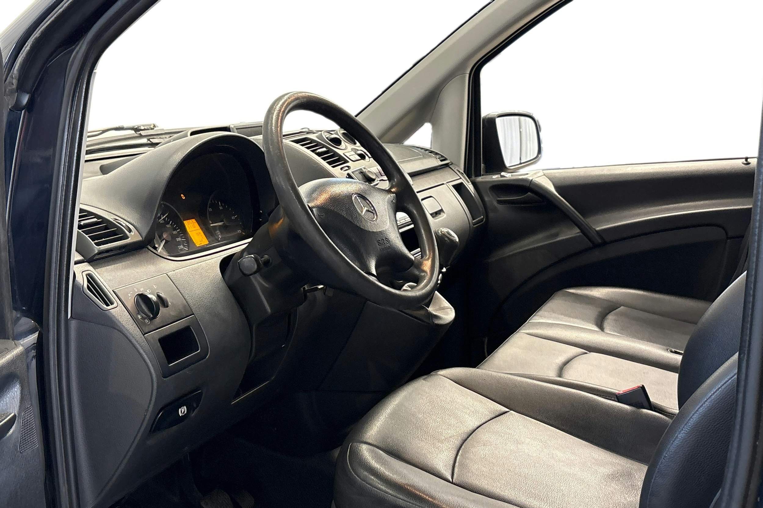 sininen Mercedes-Benz Vito 2013 kuva 3.