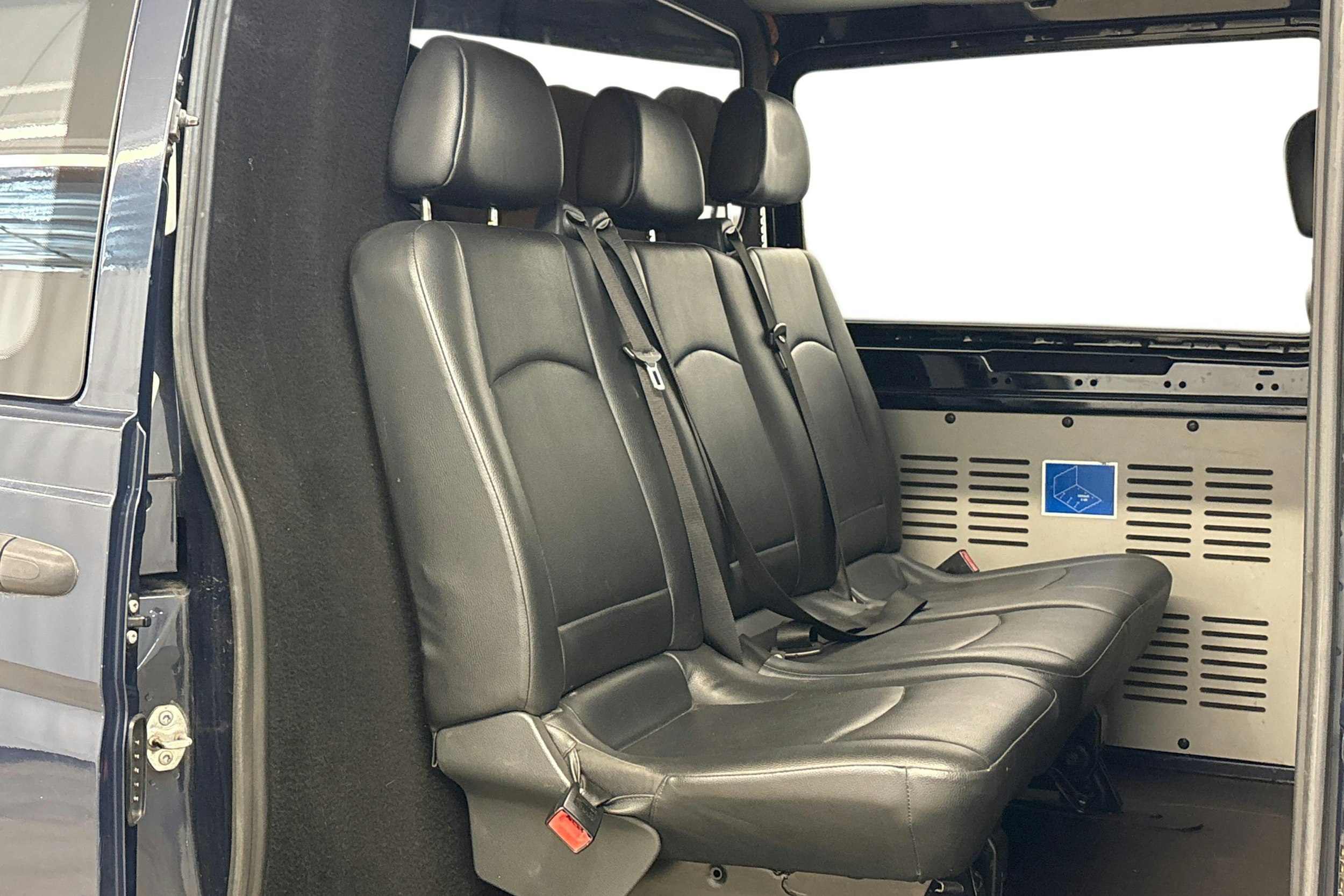 sininen Mercedes-Benz Vito 2013 kuva 8.