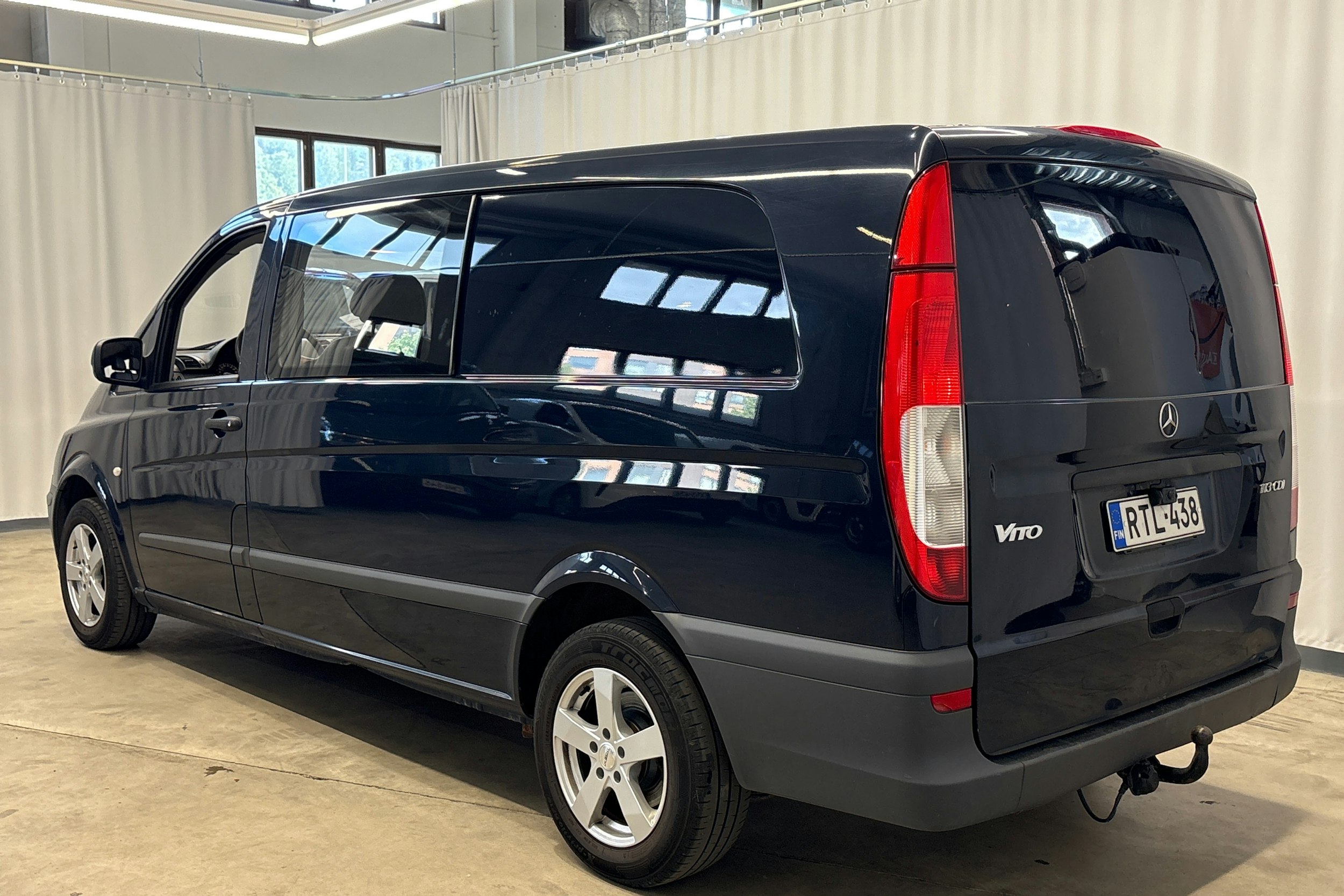 sininen Mercedes-Benz Vito 2013 kuva 11.