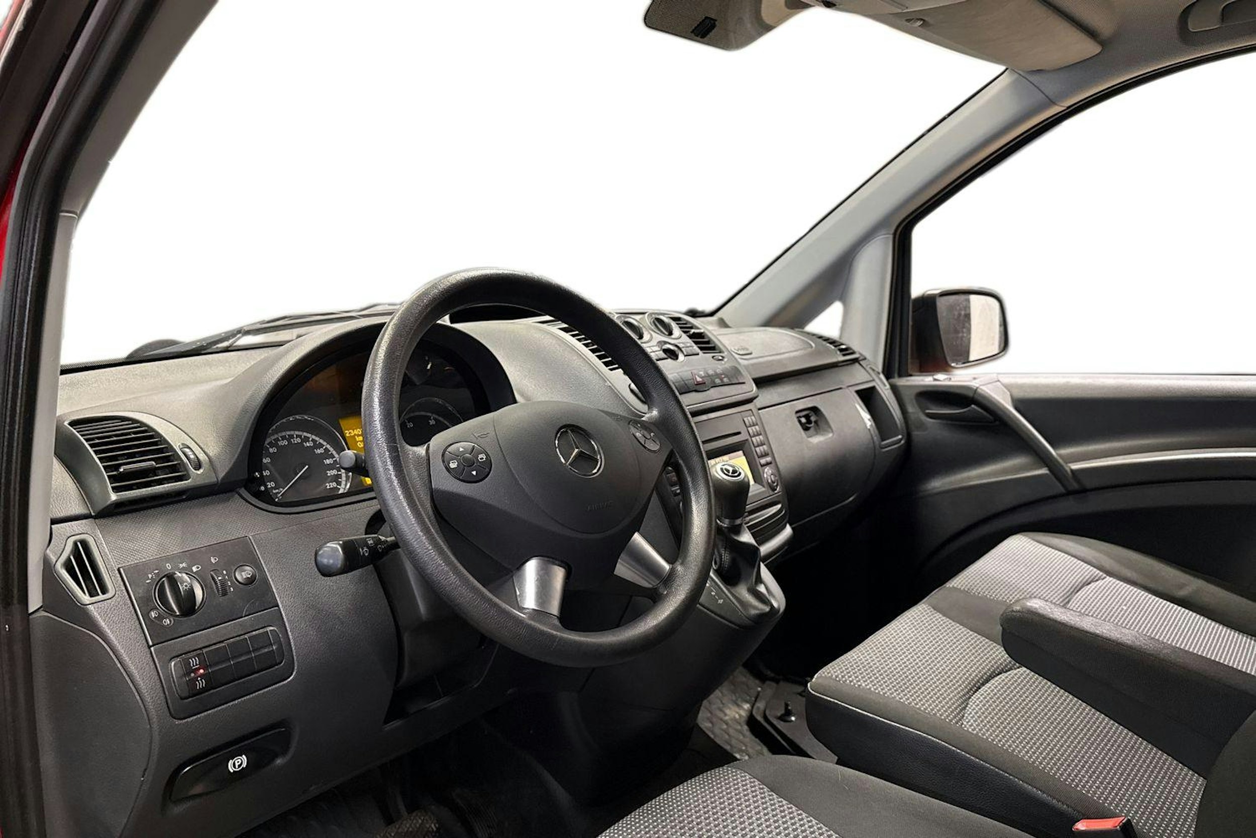 punainen Mercedes-Benz Vito 2013 kuva 3.