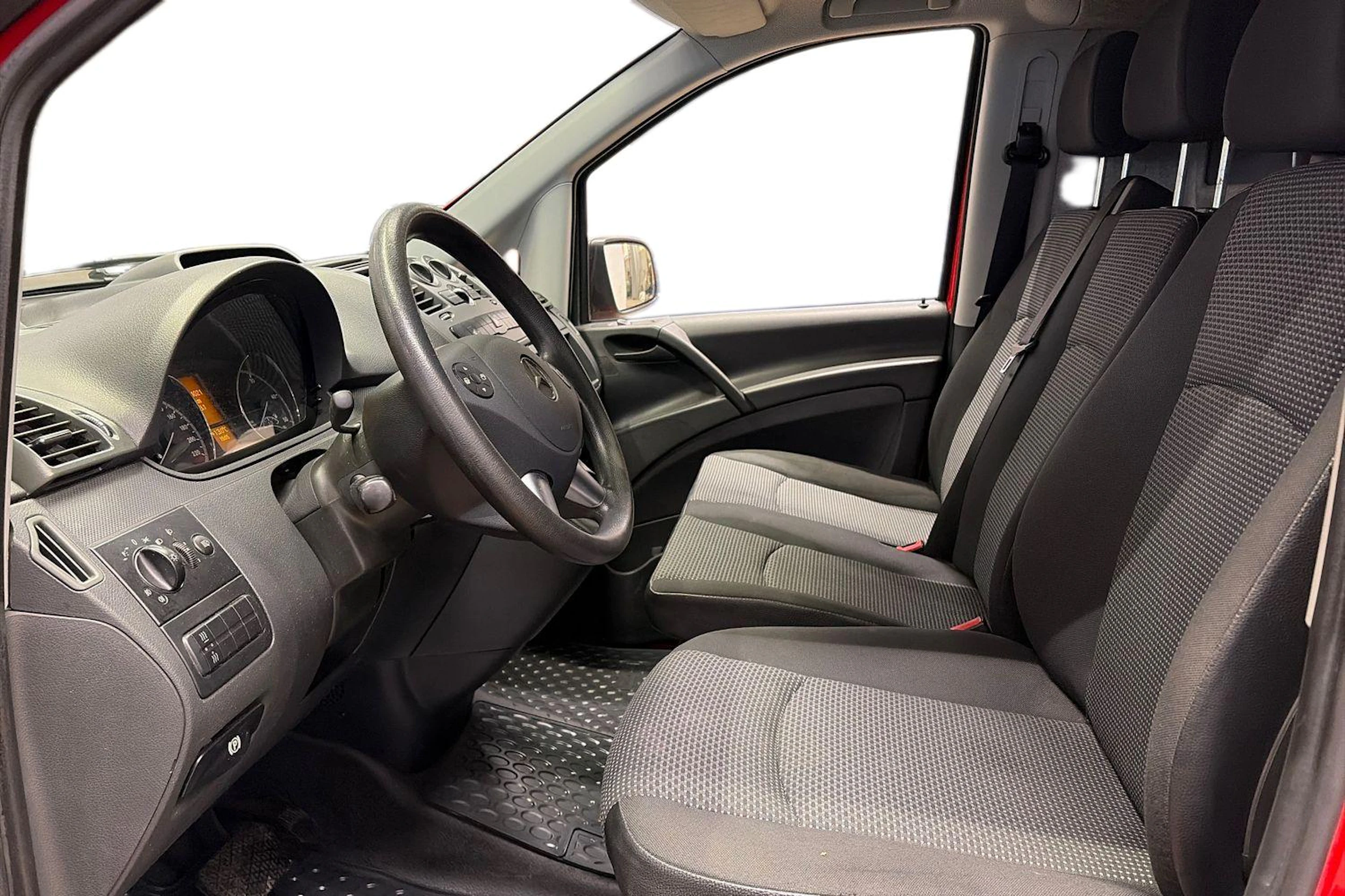 punainen Mercedes-Benz Vito 2013 kuva 8.