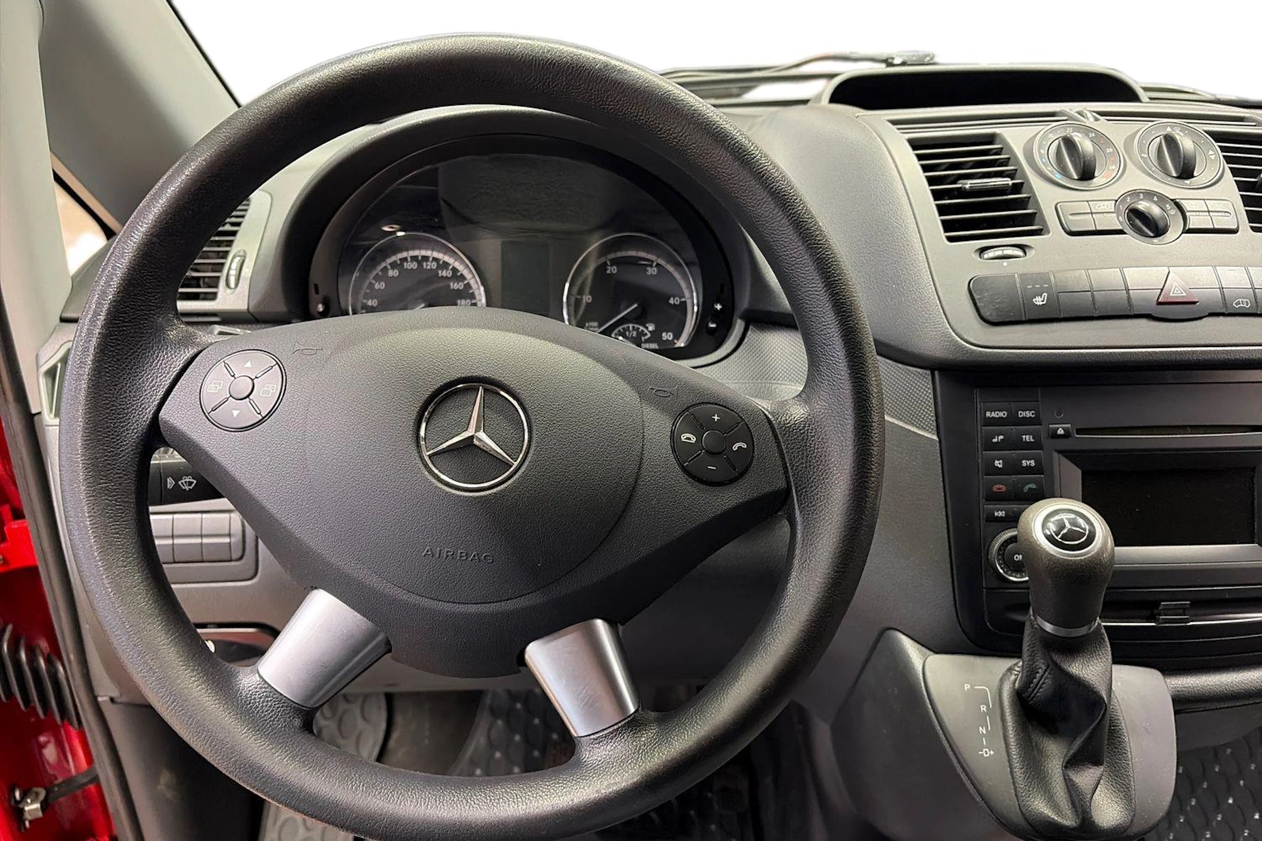 punainen Mercedes-Benz Vito 2013 kuva 9.