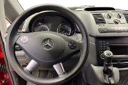 punainen Mercedes-Benz Vito 2013 kuva 9.