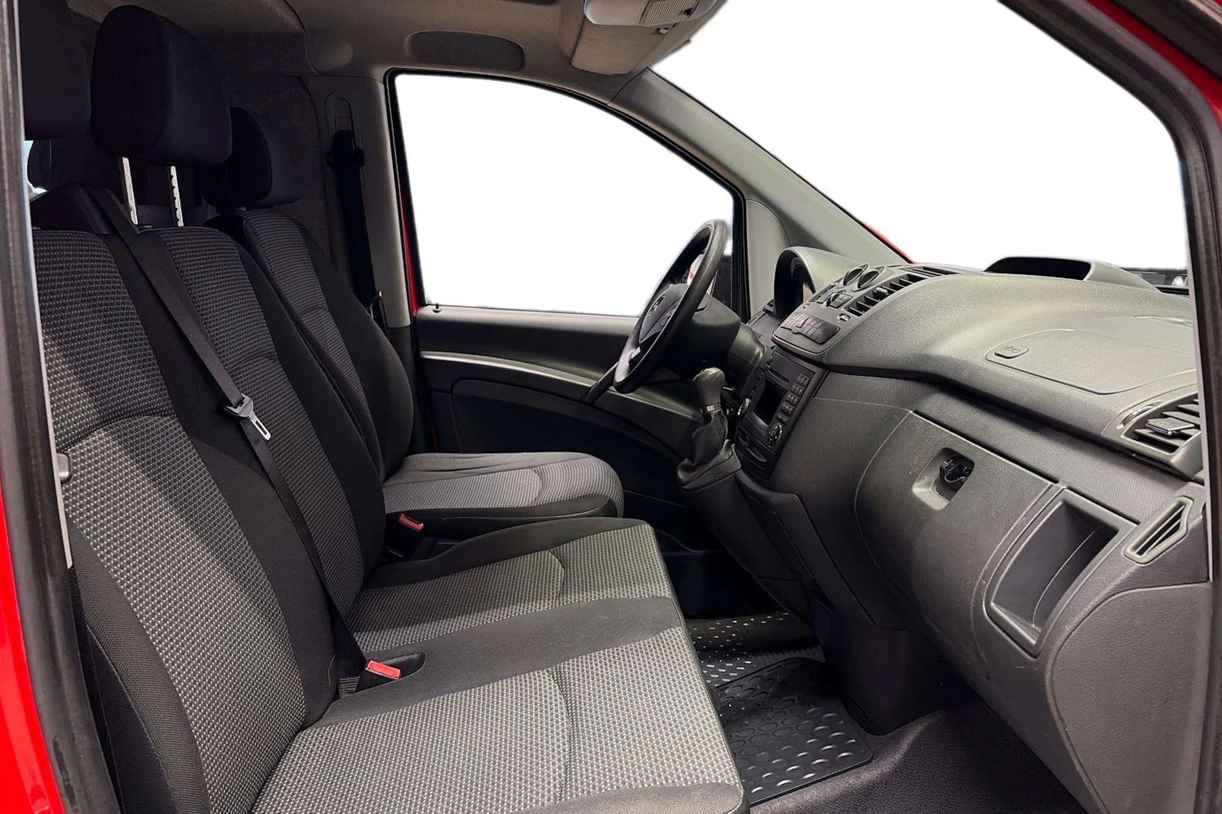 punainen Mercedes-Benz Vito 2013 kuva 11.