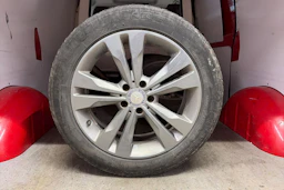 punainen Mercedes-Benz Vito 2013 kuva 17.