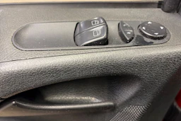 punainen Mercedes-Benz Vito 2013 kuva 18.