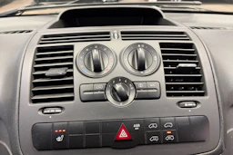 punainen Mercedes-Benz Vito 2013 kuva 22.