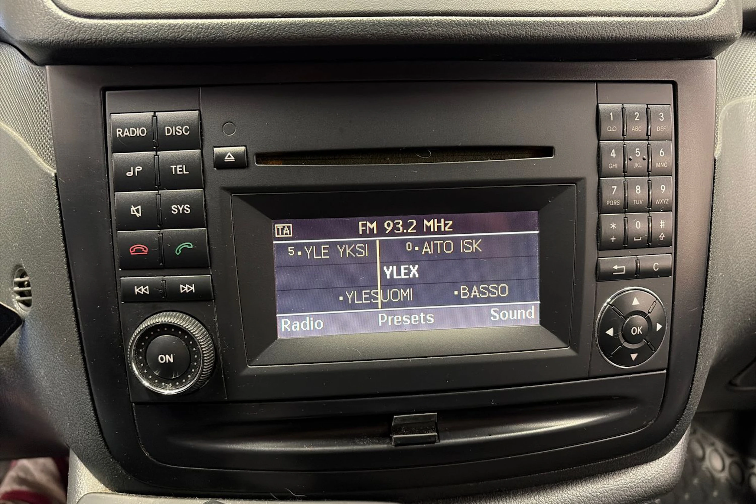 punainen Mercedes-Benz Vito 2013 kuva 23.