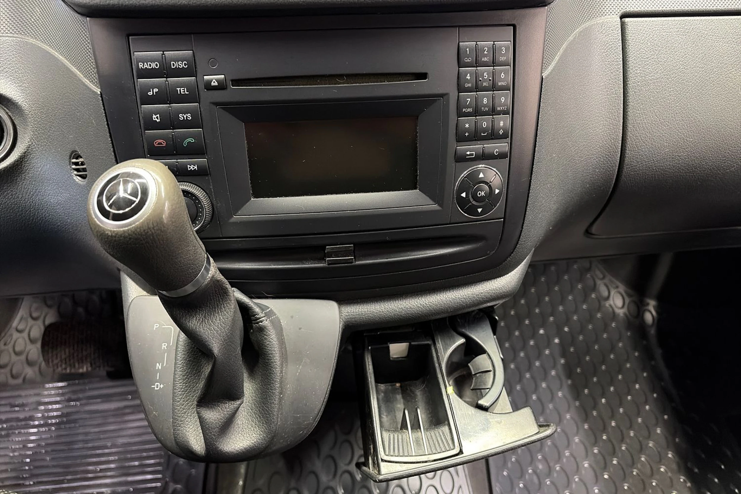 punainen Mercedes-Benz Vito 2013 kuva 24.