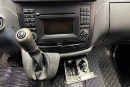 punainen Mercedes-Benz Vito 2013 kuva 24.