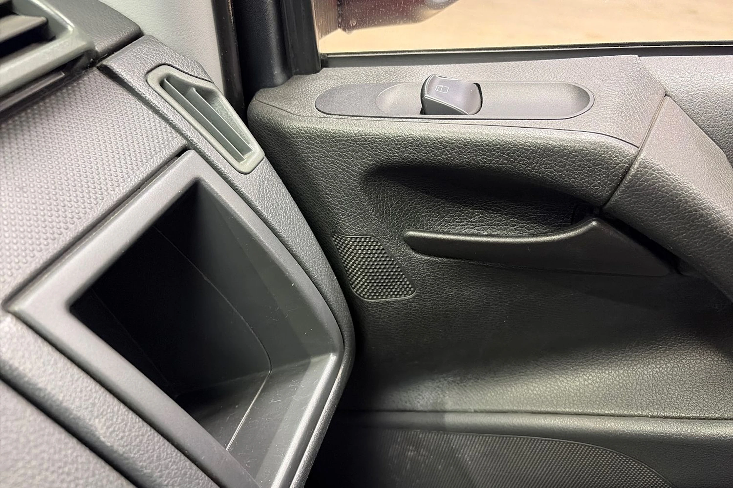 punainen Mercedes-Benz Vito 2013 kuva 25.