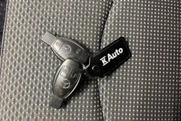 punainen Mercedes-Benz Vito 2013 kuva 26.