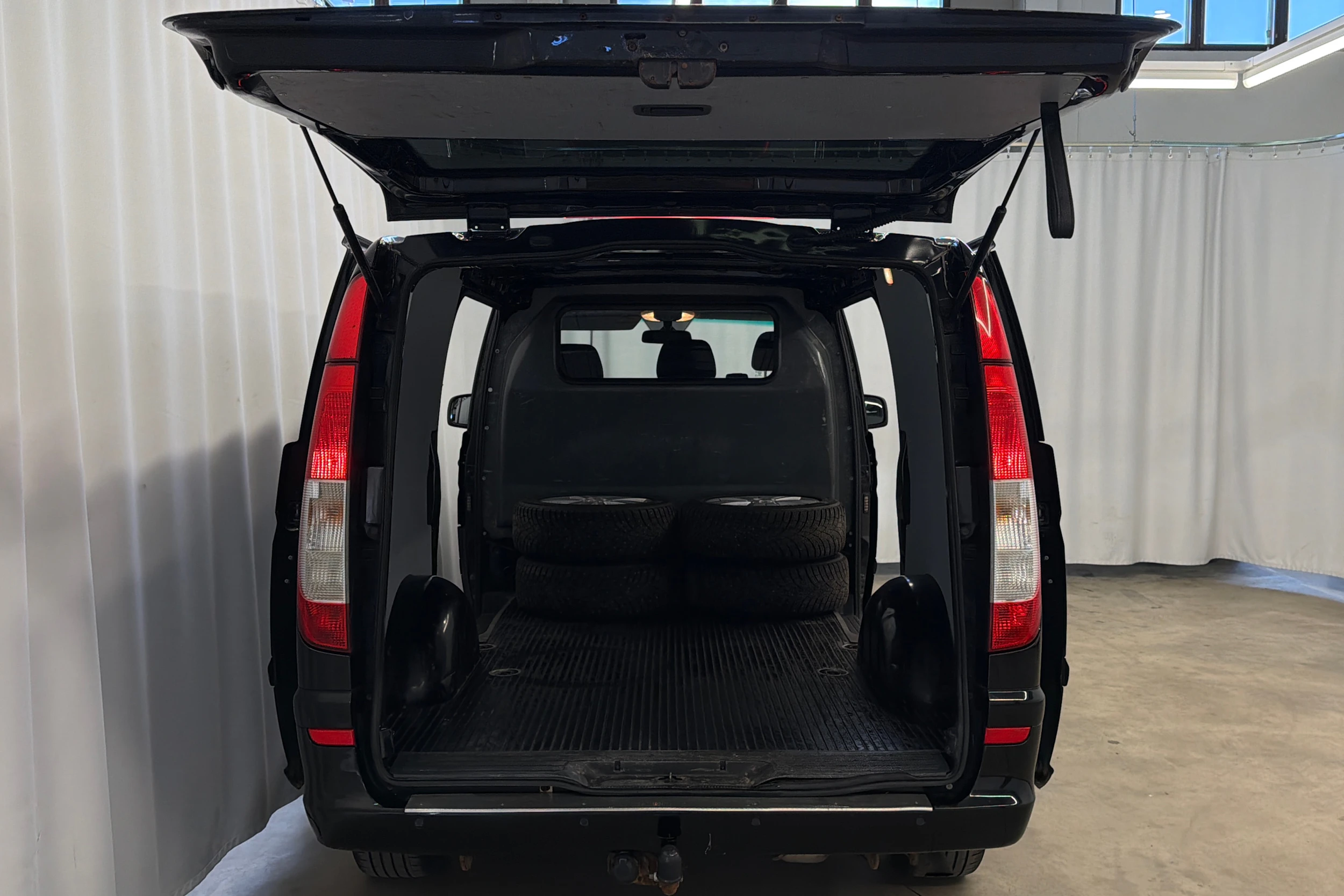 musta Mercedes-Benz Vito 2014 kuva 20.