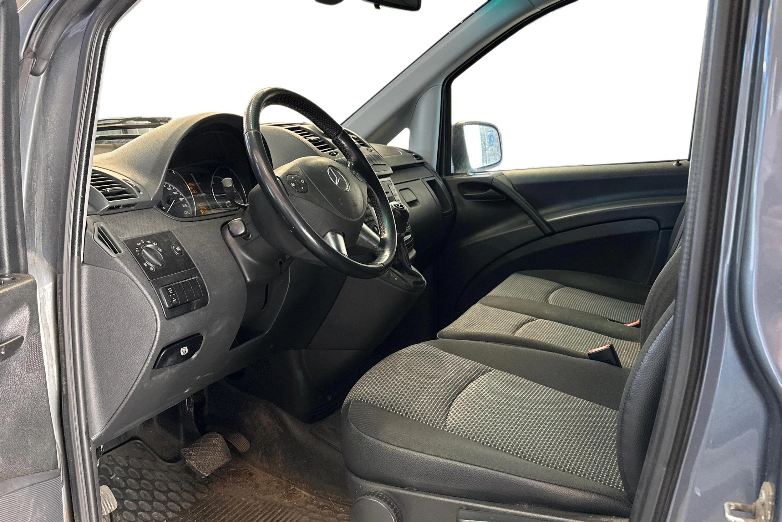 harmaa Mercedes-Benz Vito 2014 kuva 3.