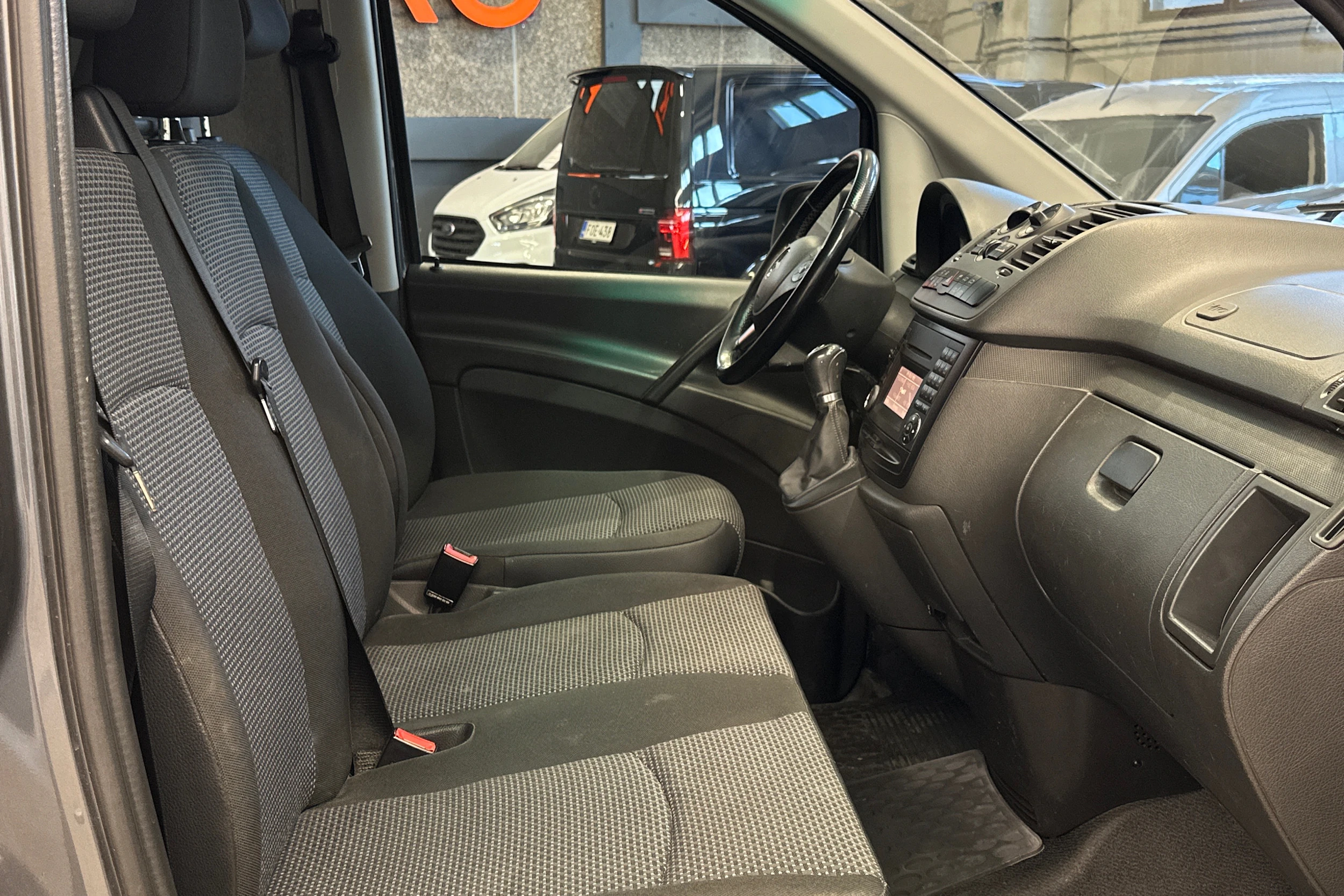 harmaa Mercedes-Benz Vito 2014 kuva 18.