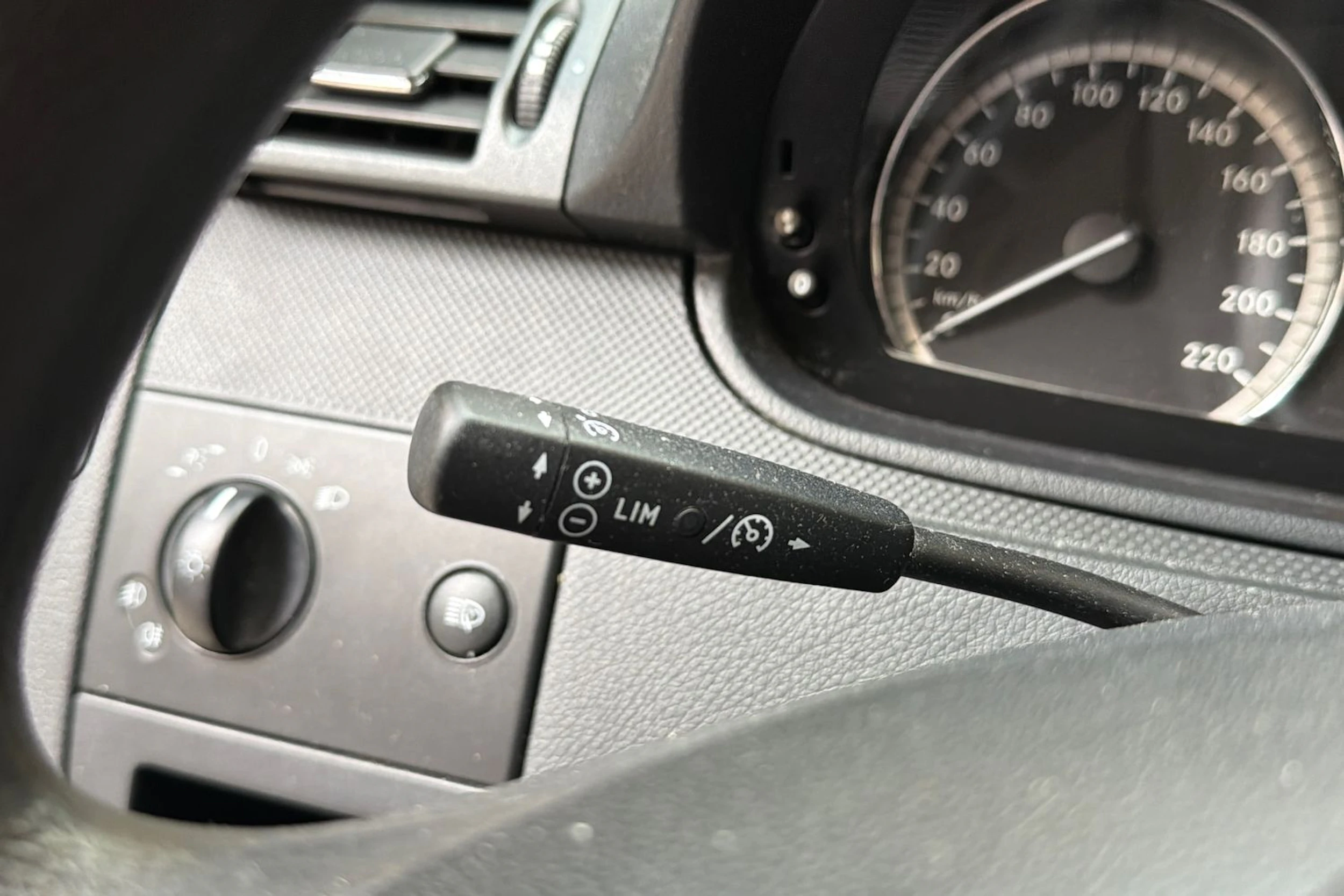 valkoinen Mercedes-Benz Vito 2014 kuva 17.