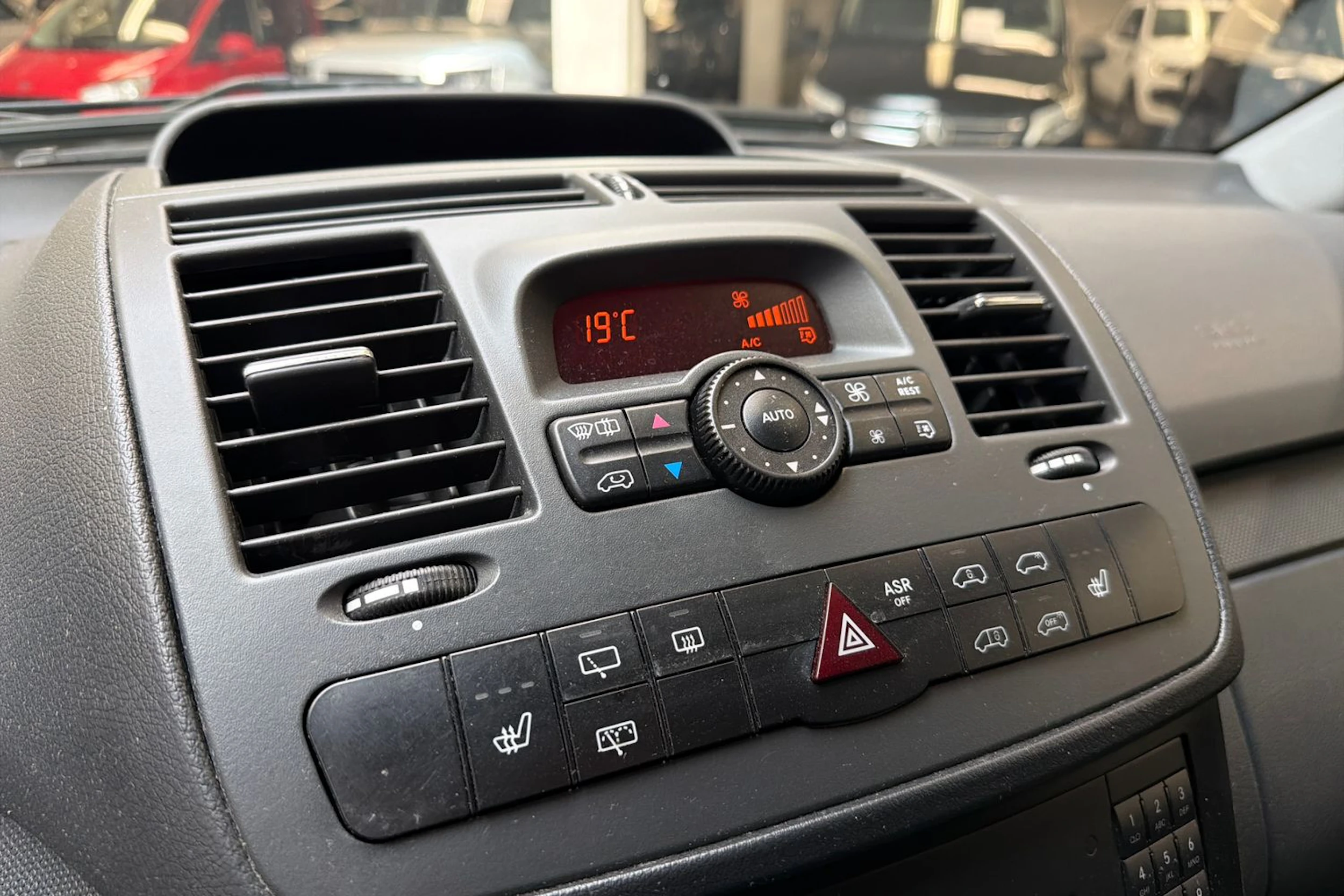 valkoinen Mercedes-Benz Vito 2014 kuva 18.