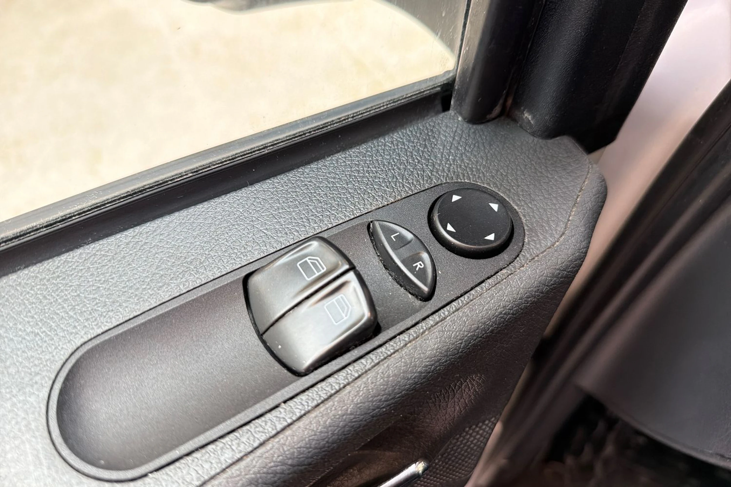 valkoinen Mercedes-Benz Vito 2014 kuva 23.