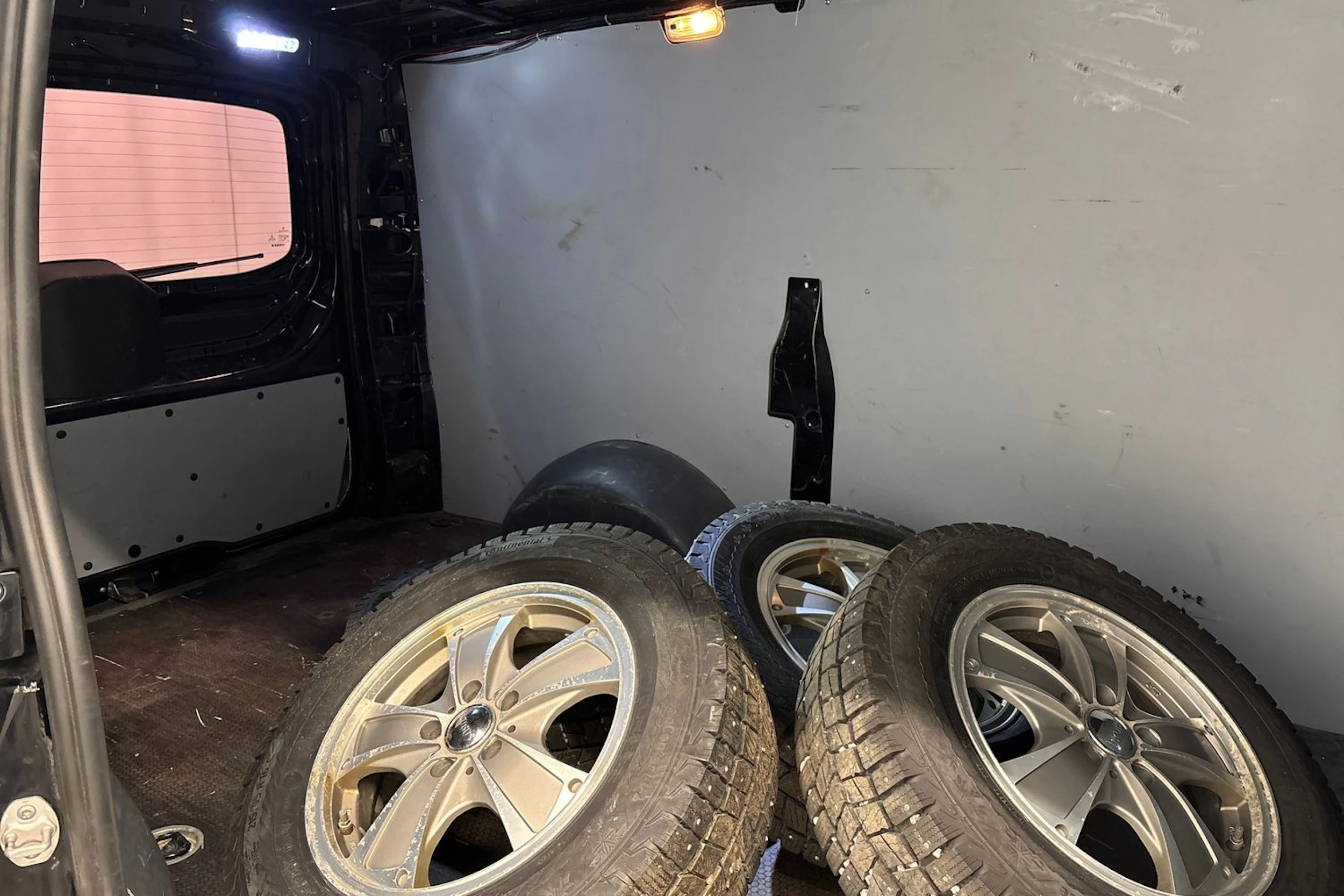 musta Mercedes-Benz Vito 2014 kuva 23.