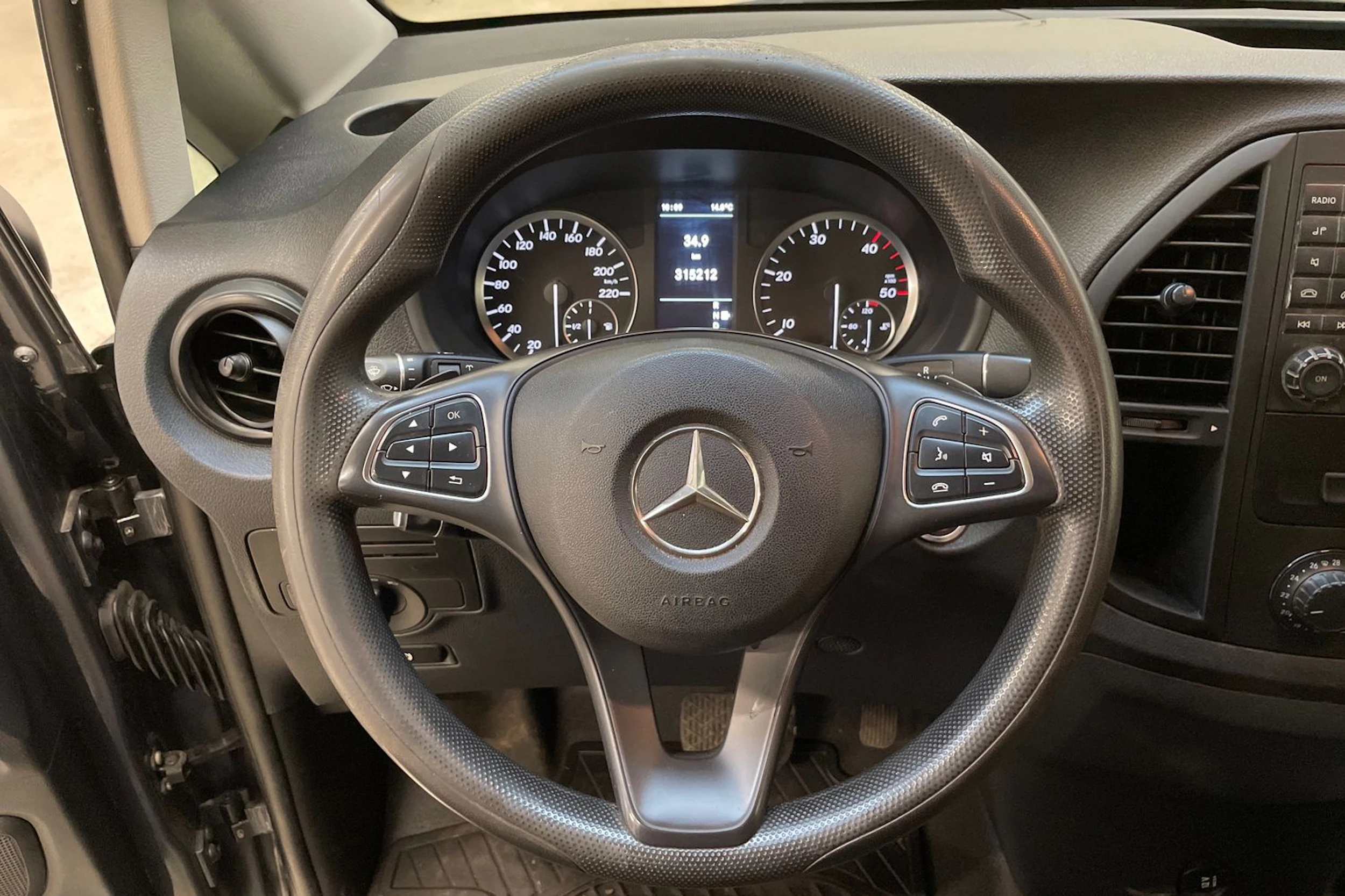 harmaa Mercedes-Benz Vito 2014 kuva 18.