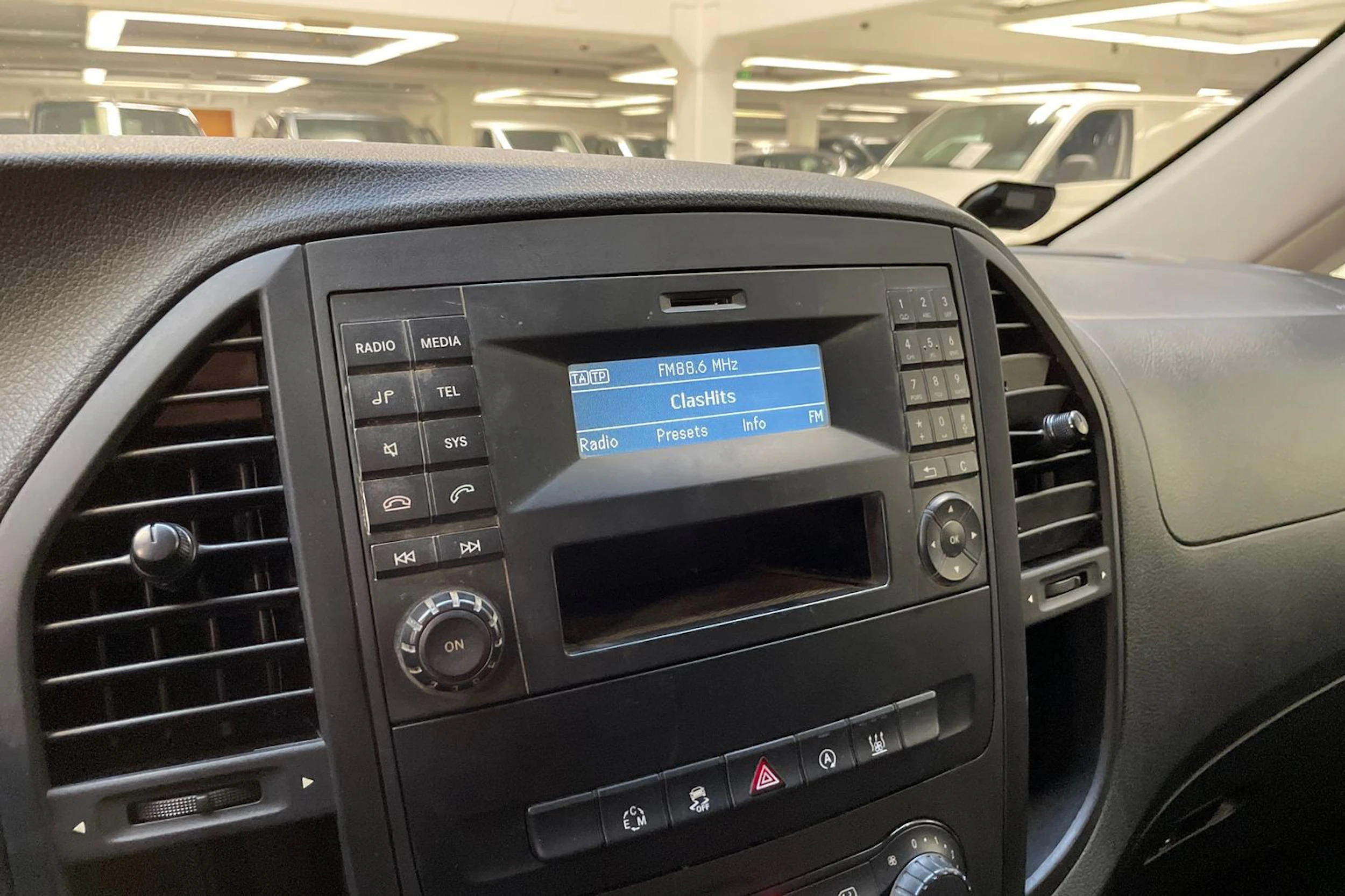 harmaa Mercedes-Benz Vito 2014 kuva 22.