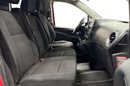 Punainen Mercedes-Benz VITO 2015 kuva 10.