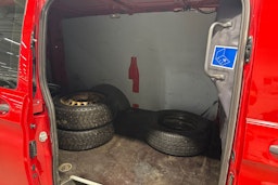 Punainen Mercedes-Benz VITO 2015 kuva 13.