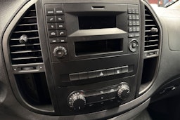 Punainen Mercedes-Benz VITO 2015 kuva 17.