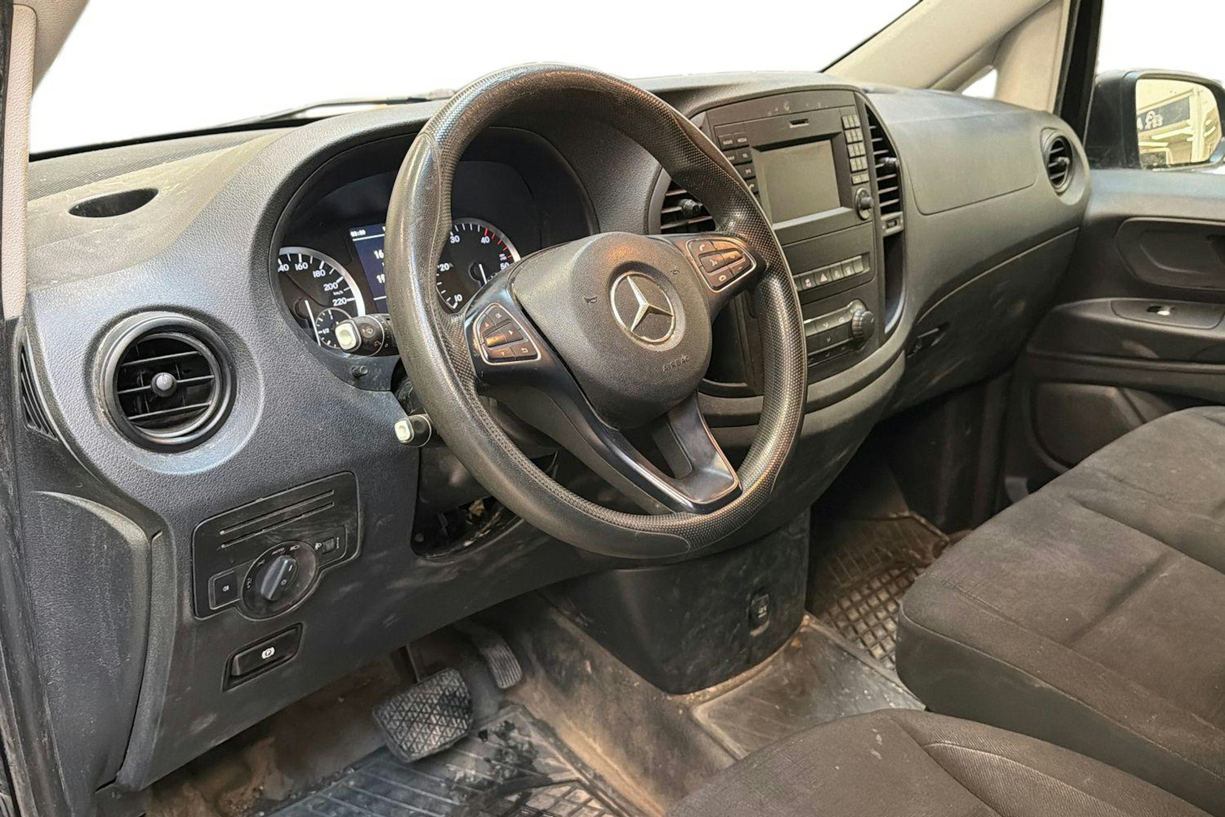 musta Mercedes-Benz Vito 2015 kuva 3.