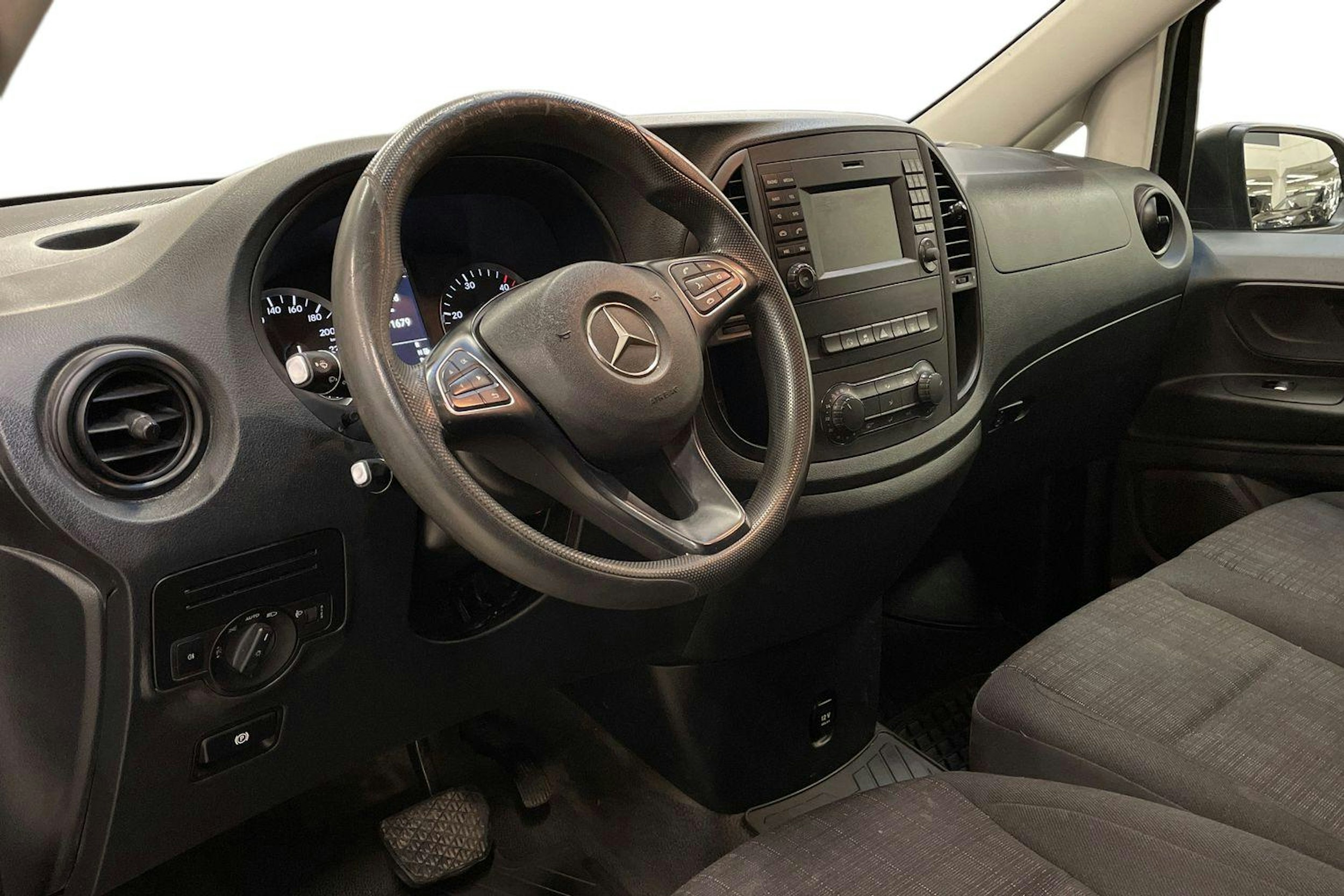 musta Mercedes-Benz Vito 2015 kuva 8.