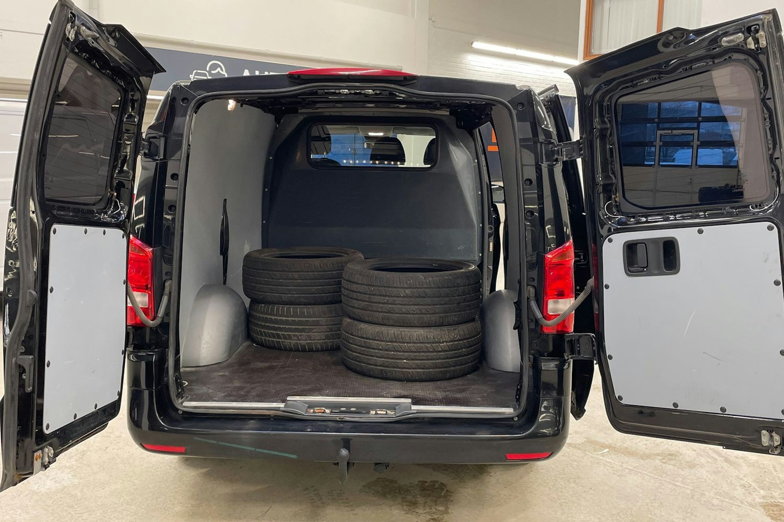 musta Mercedes-Benz Vito 2015 kuva 15.