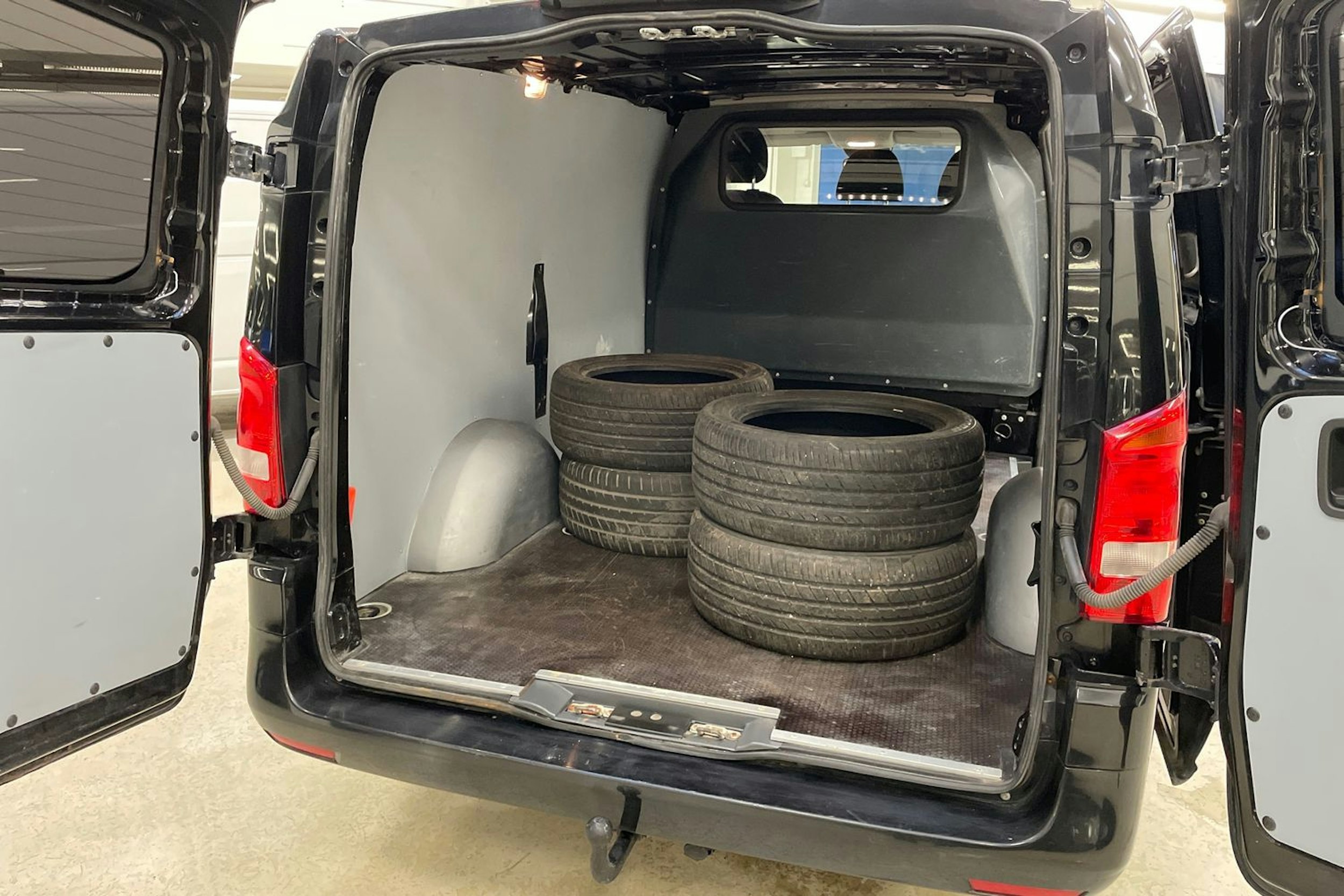 musta Mercedes-Benz Vito 2015 kuva 16.