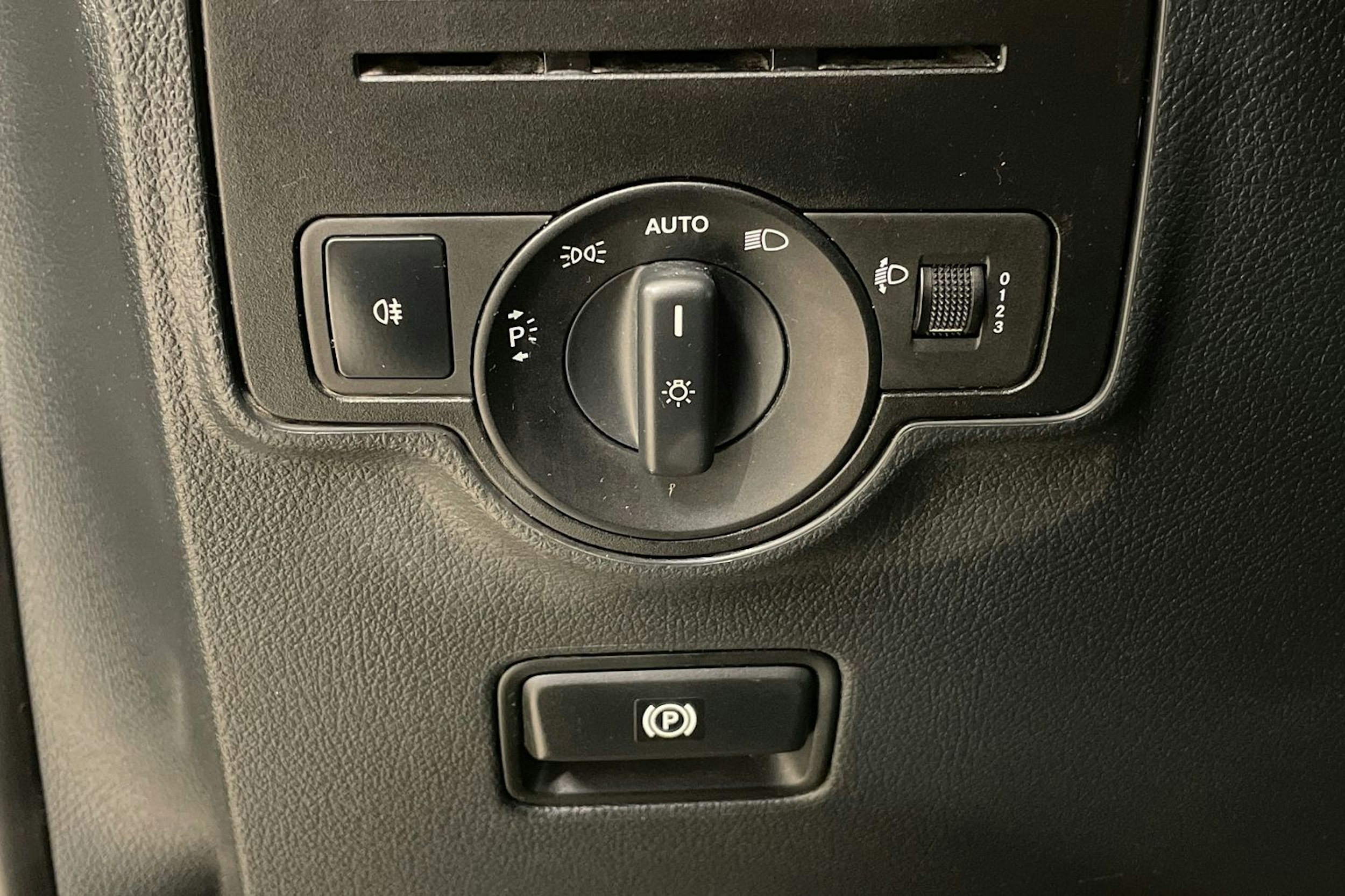 musta Mercedes-Benz Vito 2015 kuva 17.