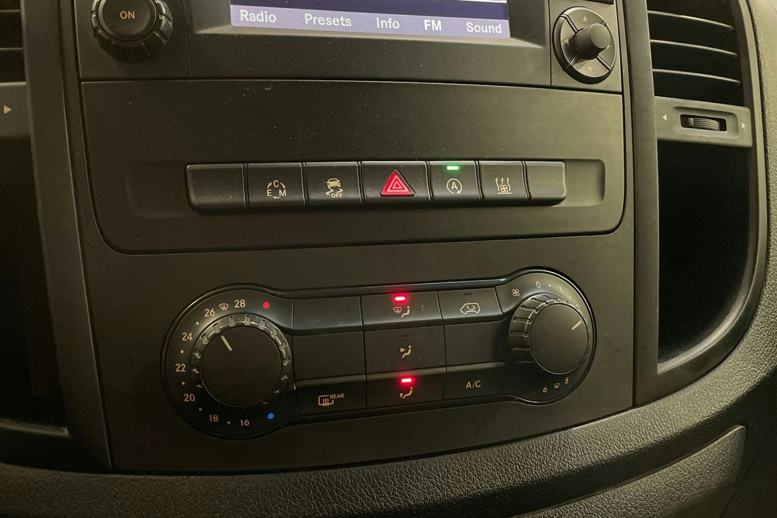 musta Mercedes-Benz Vito 2015 kuva 20.