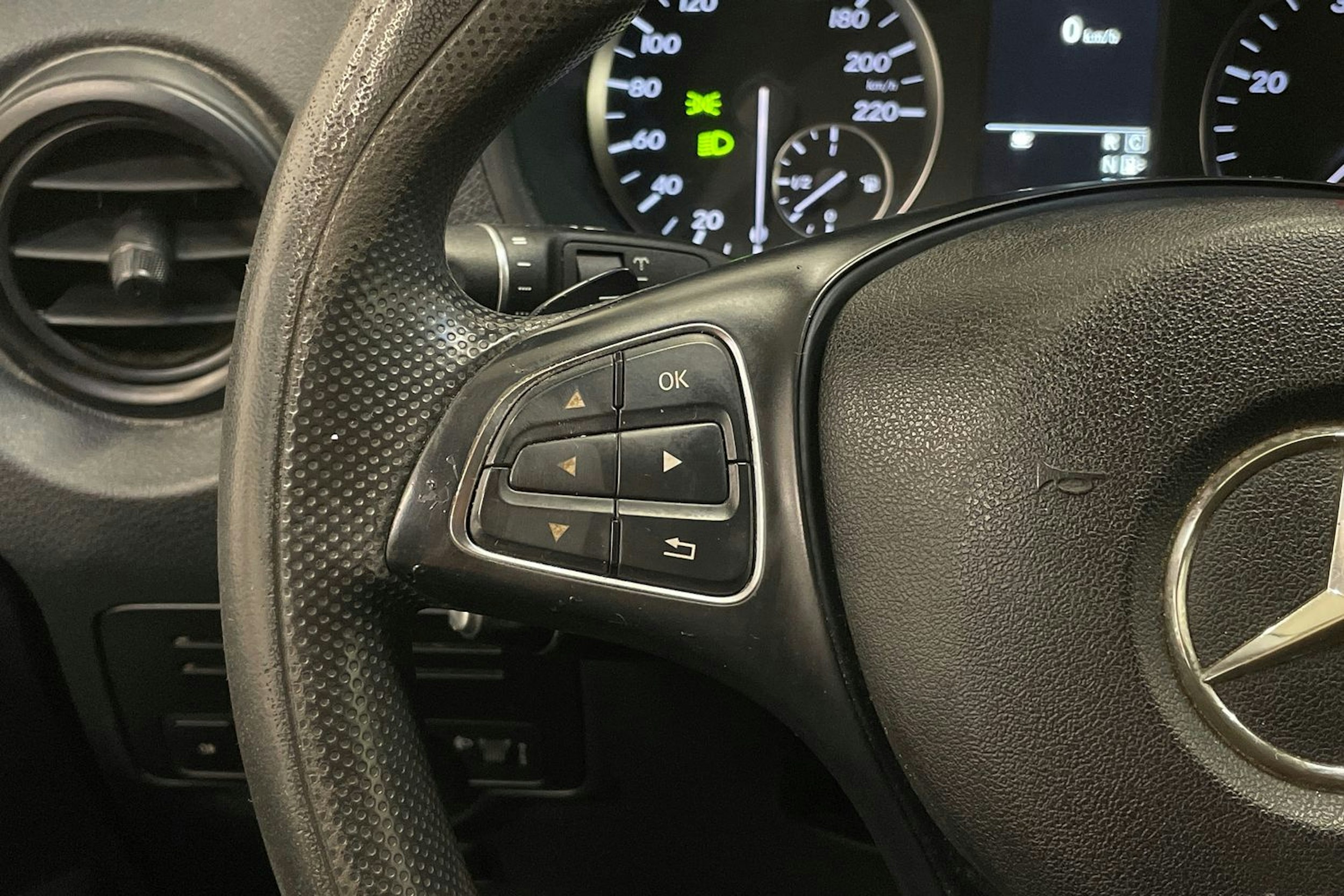 musta Mercedes-Benz Vito 2015 kuva 22.