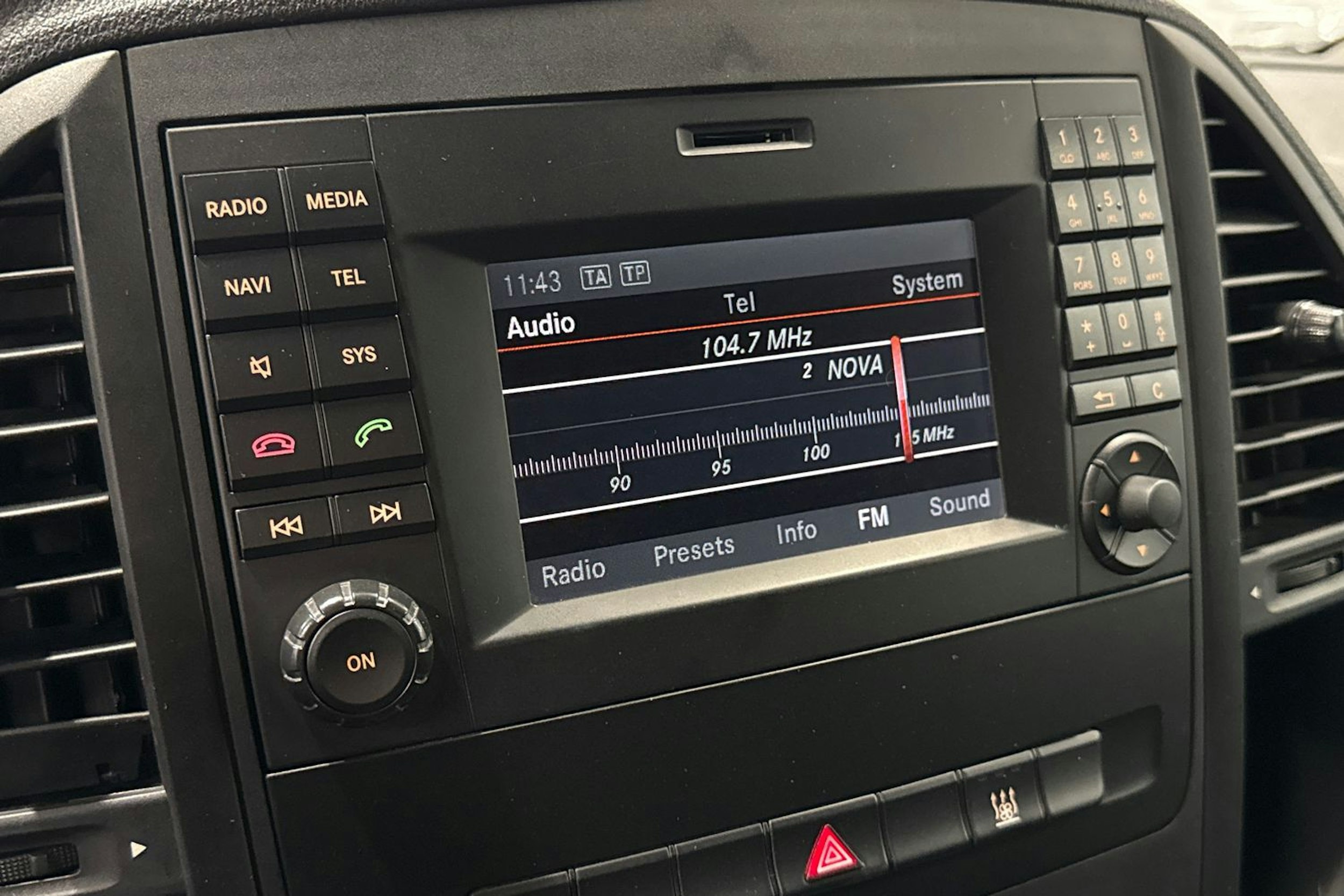 valkoinen Mercedes-Benz Vito 2015 kuva 18.