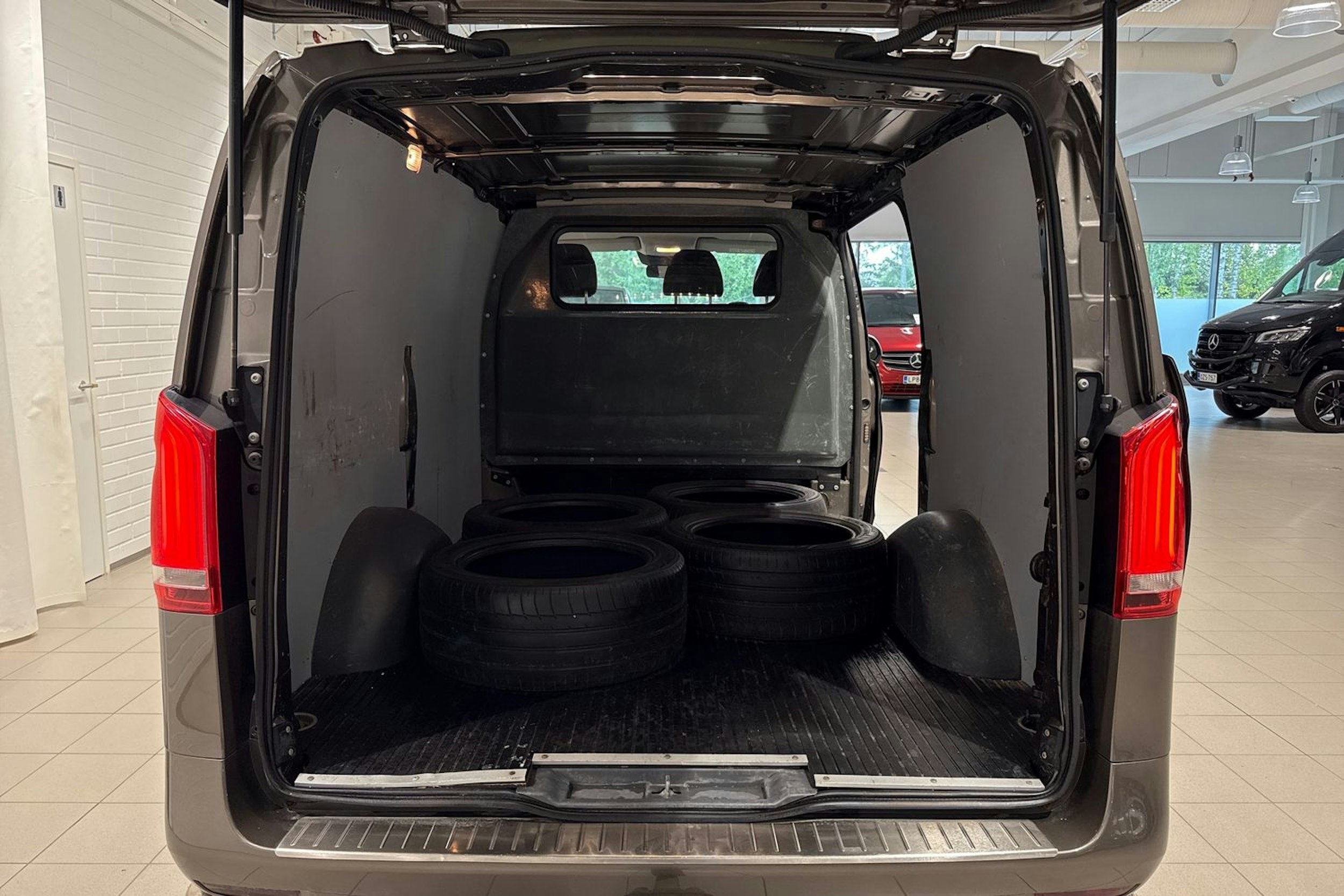 harmaa Mercedes-Benz Vito 2015 kuva 14.